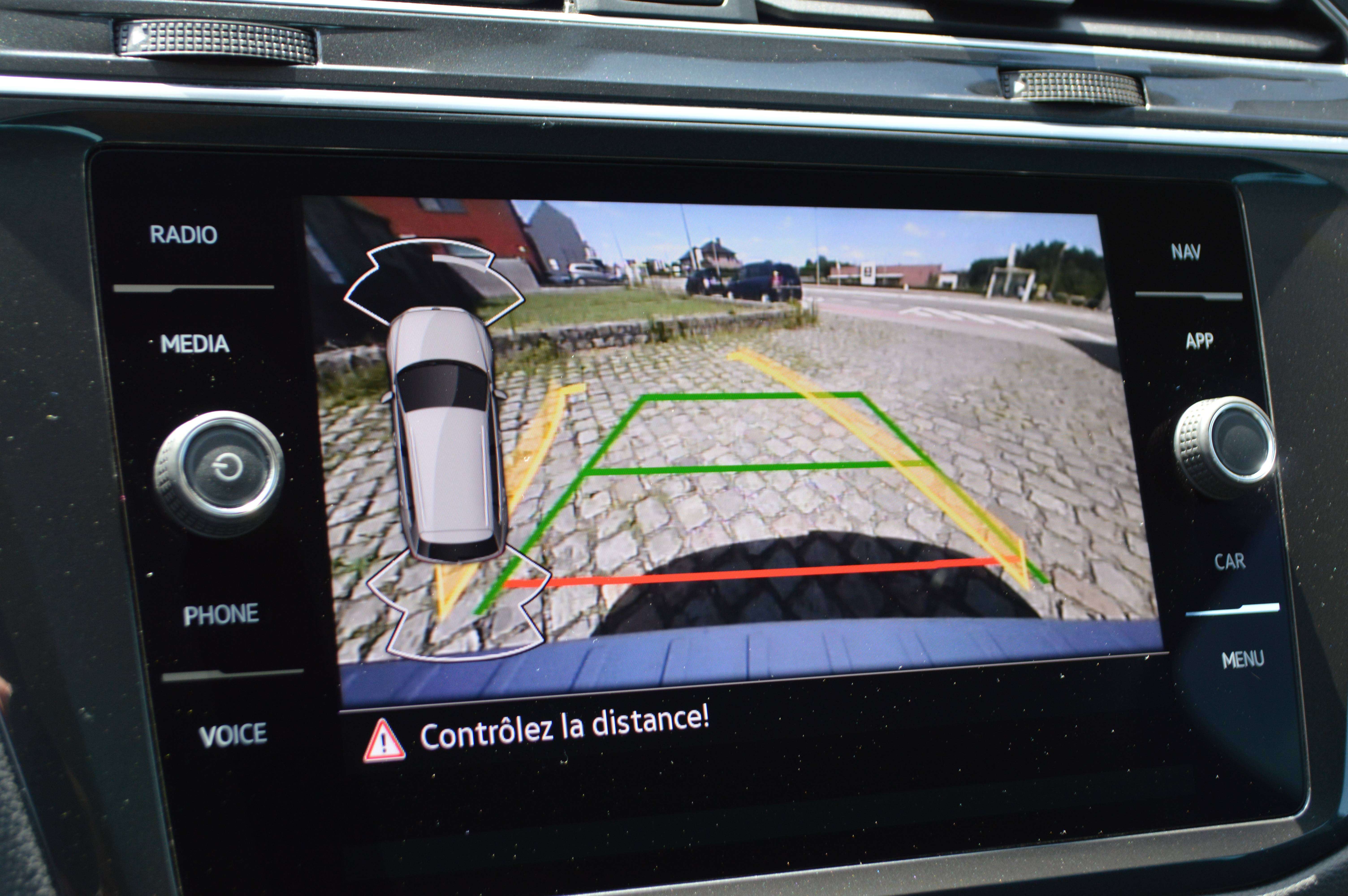 Volkswagen Tiguan Tiguan 2.0 TDI SCR DSG 1HND CARNET CARPASS AUTOMAAT NAVI CARPLAY