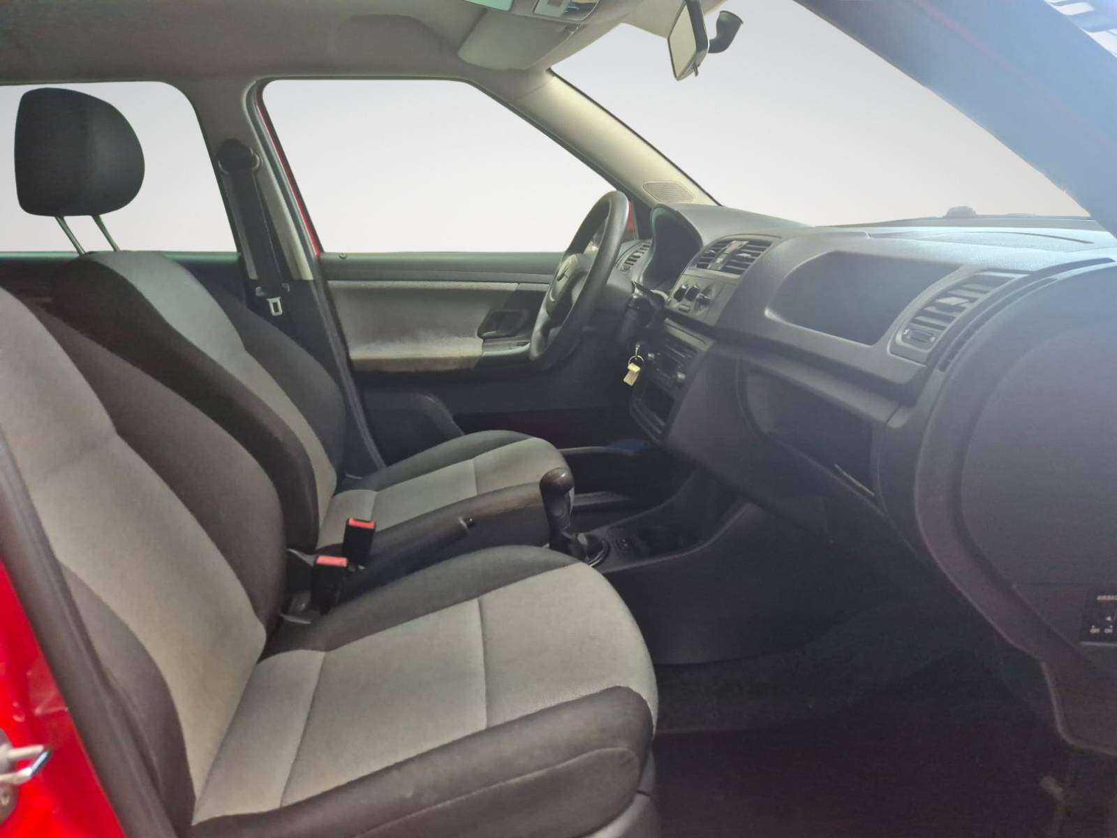 Skoda Fabia 1.2i Active / Voiture Jeune Permis / Garantie 12 Mois