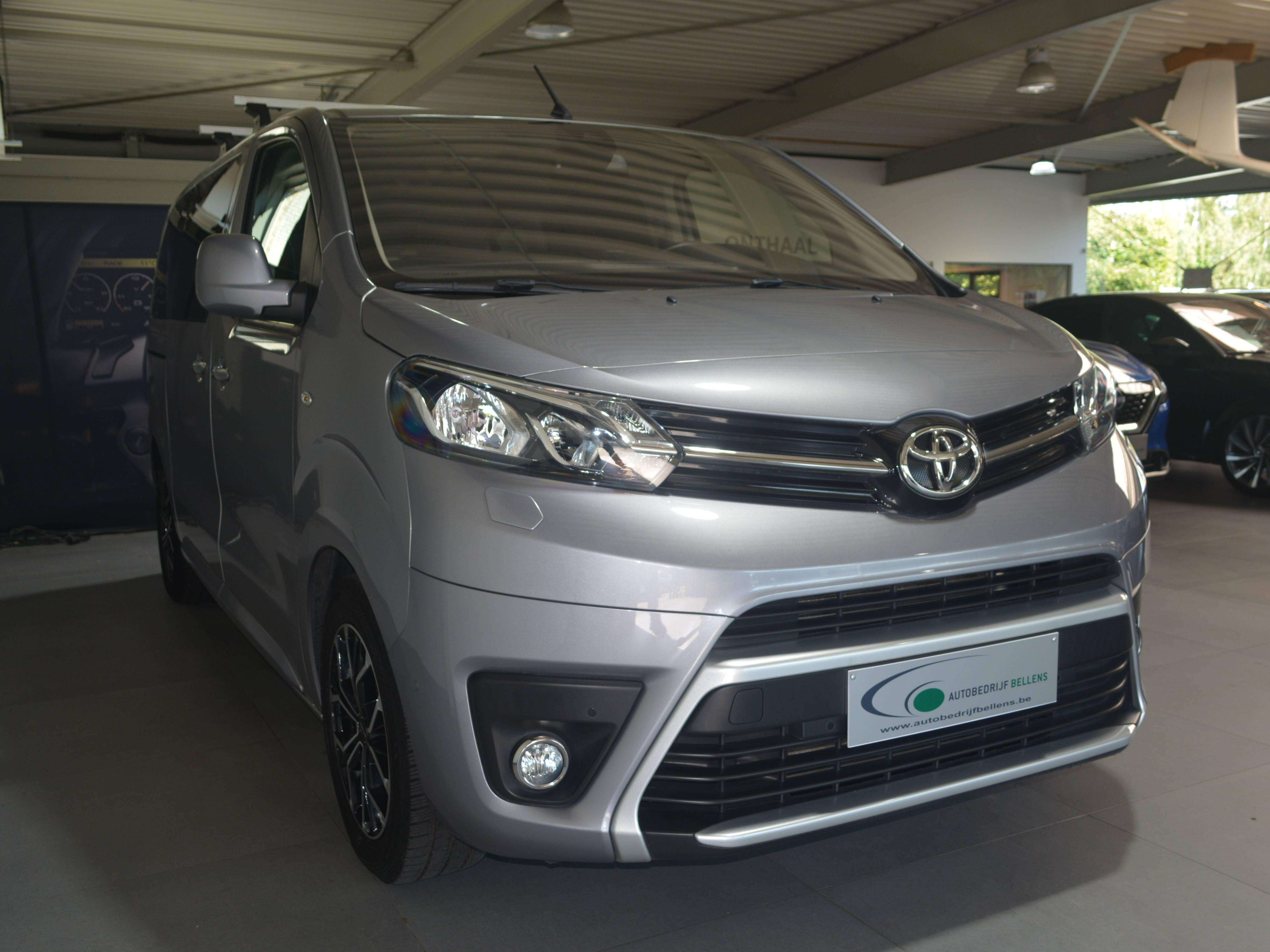 Toyota Proace Proace Verso 2.0 D-4D Medium MPV S / AUTOMAAT / 8-ZITPLAATSEN / NAVI + CAMERA