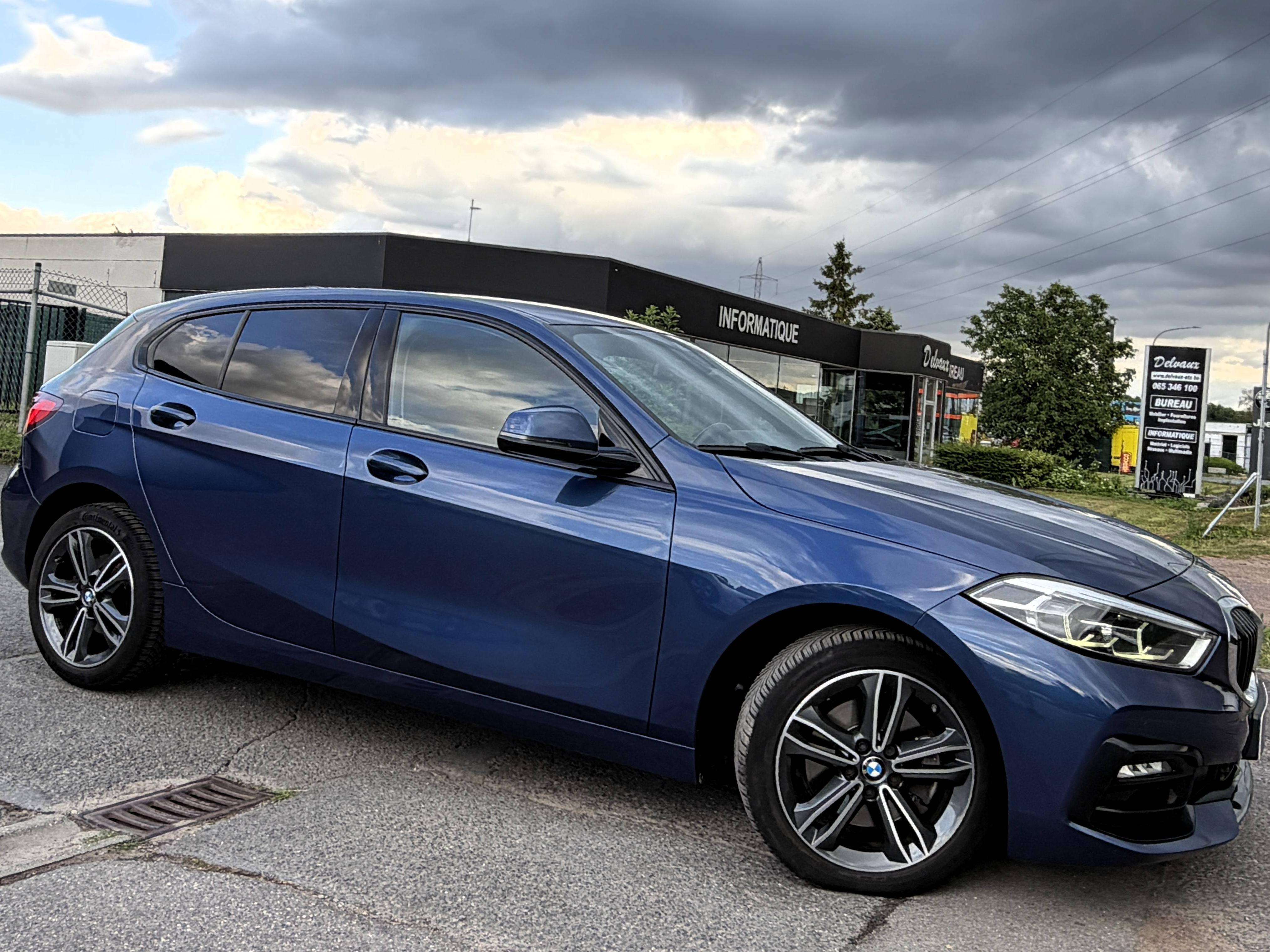 BMW 118 iA Sport Line 1er PROPRIO/COCKPIT/NAVI/CARPLAY/SHADOW LINE/SIEGES SPORT CHAUFF./HISTORIQUE COMPLET