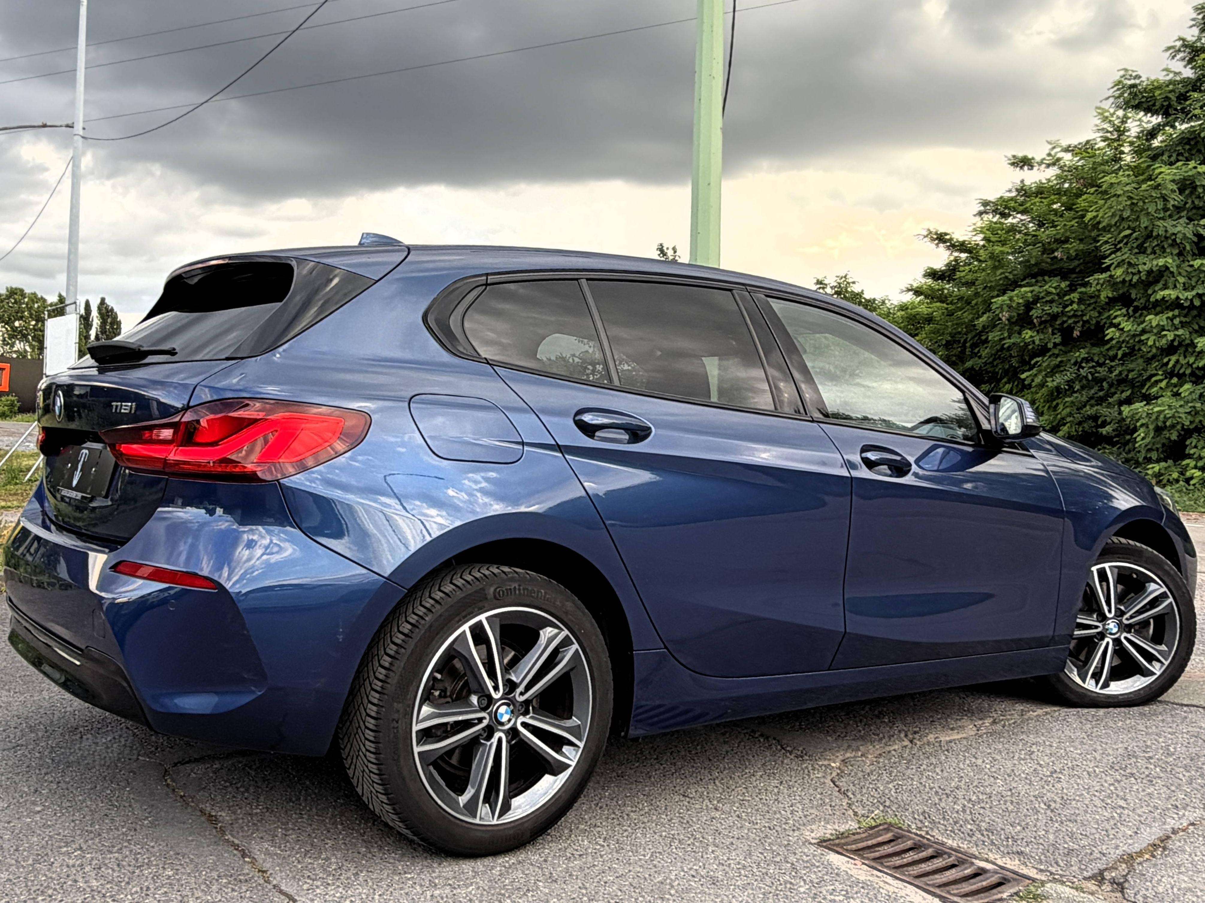 BMW 118 iA Sport Line 1er PROPRIO/COCKPIT/NAVI/CARPLAY/SHADOW LINE/SIEGES SPORT CHAUFF./HISTORIQUE COMPLET