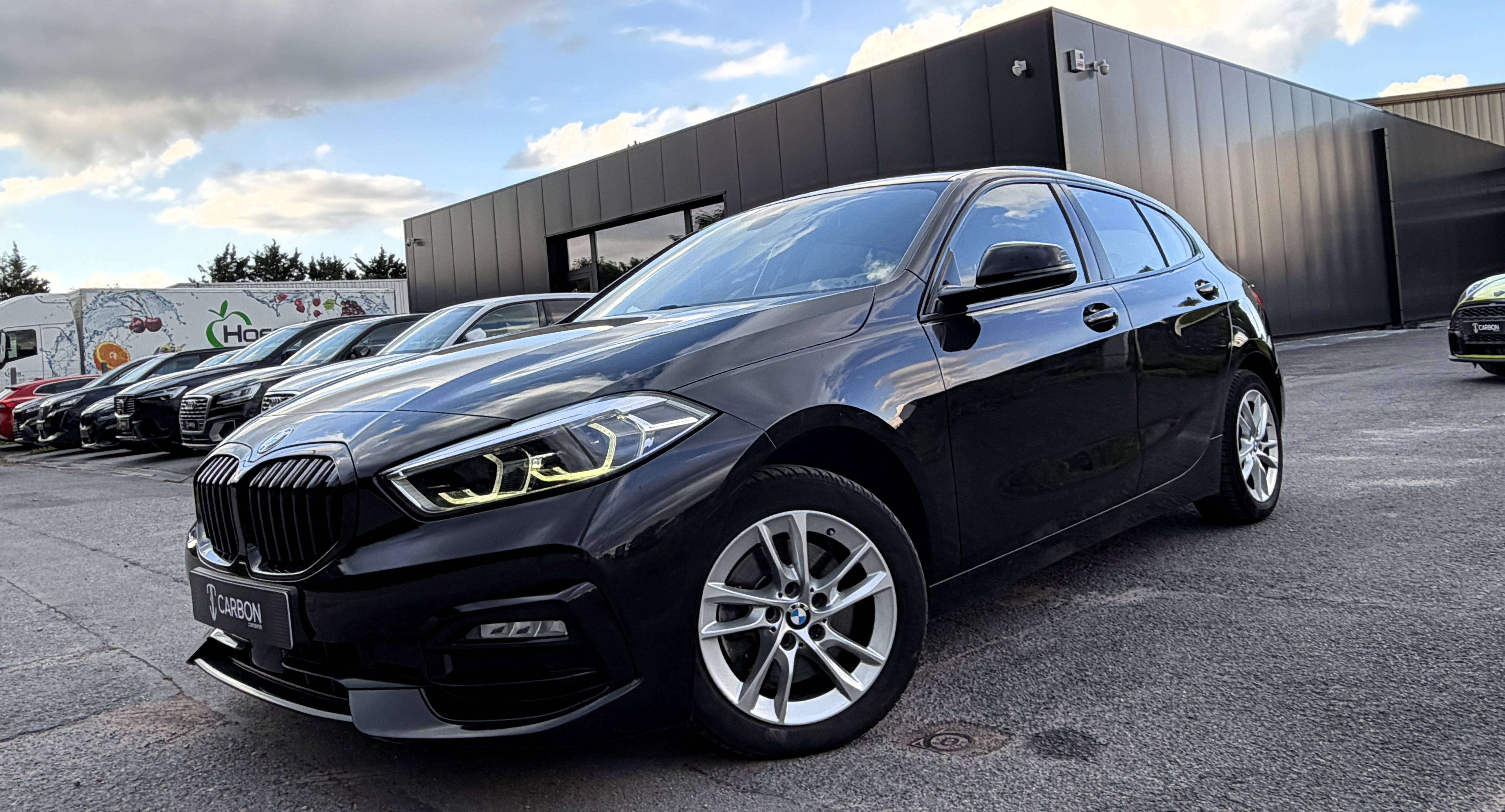 BMW 118 iA Sport Line 1er PROPRIO/COCKPIT/NAVI/CARPLAY/SHADOW LINE/SIEGES SPORT CHAUFF./HISTORIQUE COMPLET