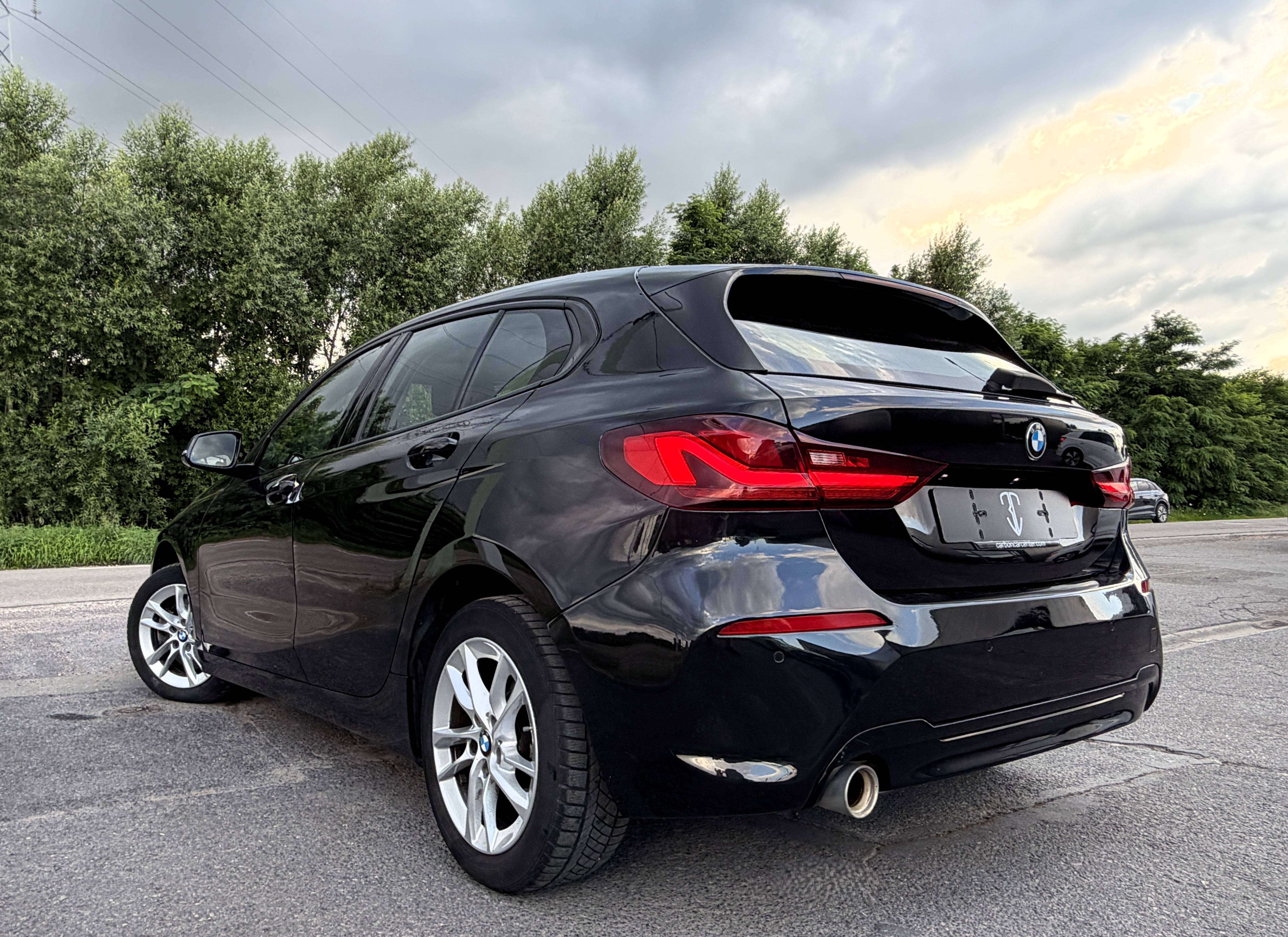 BMW 118 iA Sport Line 1er PROPRIO/COCKPIT/NAVI/CARPLAY/SHADOW LINE/SIEGES SPORT CHAUFF./HISTORIQUE COMPLET