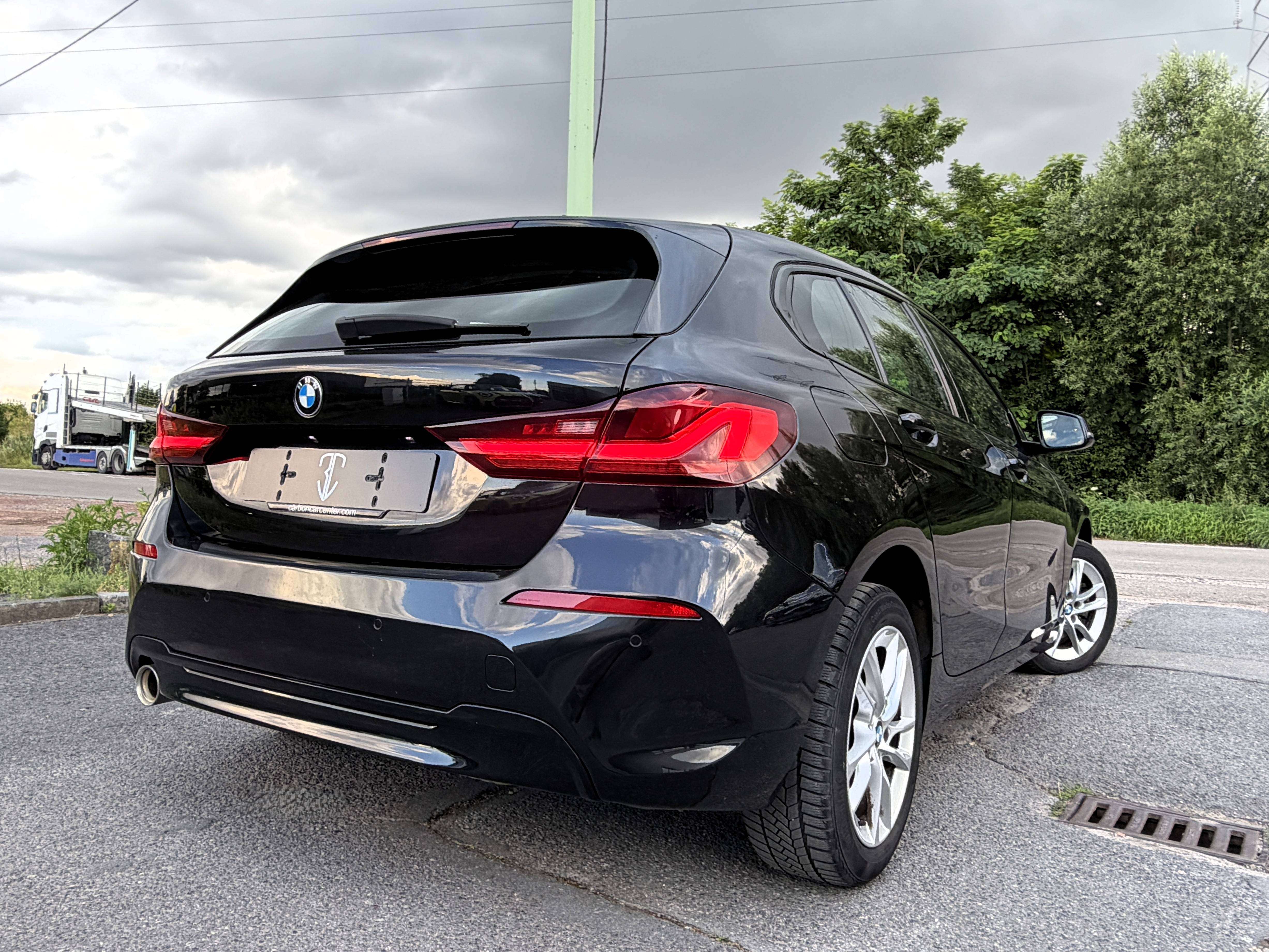 BMW 118 iA Sport Line 1er PROPRIO/COCKPIT/NAVI/CARPLAY/SHADOW LINE/SIEGES SPORT CHAUFF./HISTORIQUE COMPLET