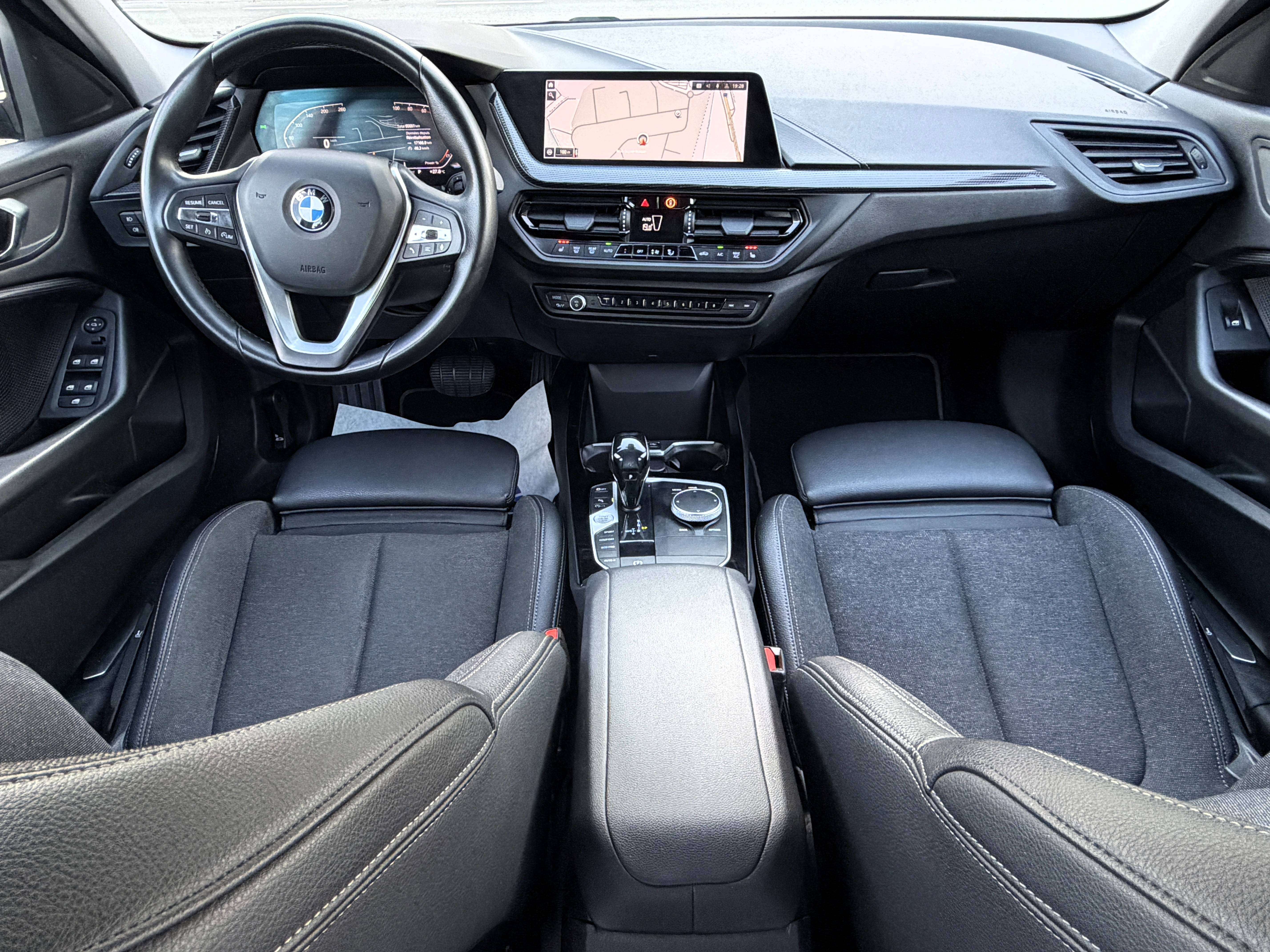 BMW 118 iA Sport Line 1er PROPRIO/COCKPIT/NAVI/CARPLAY/SHADOW LINE/SIEGES SPORT CHAUFF./HISTORIQUE COMPLET