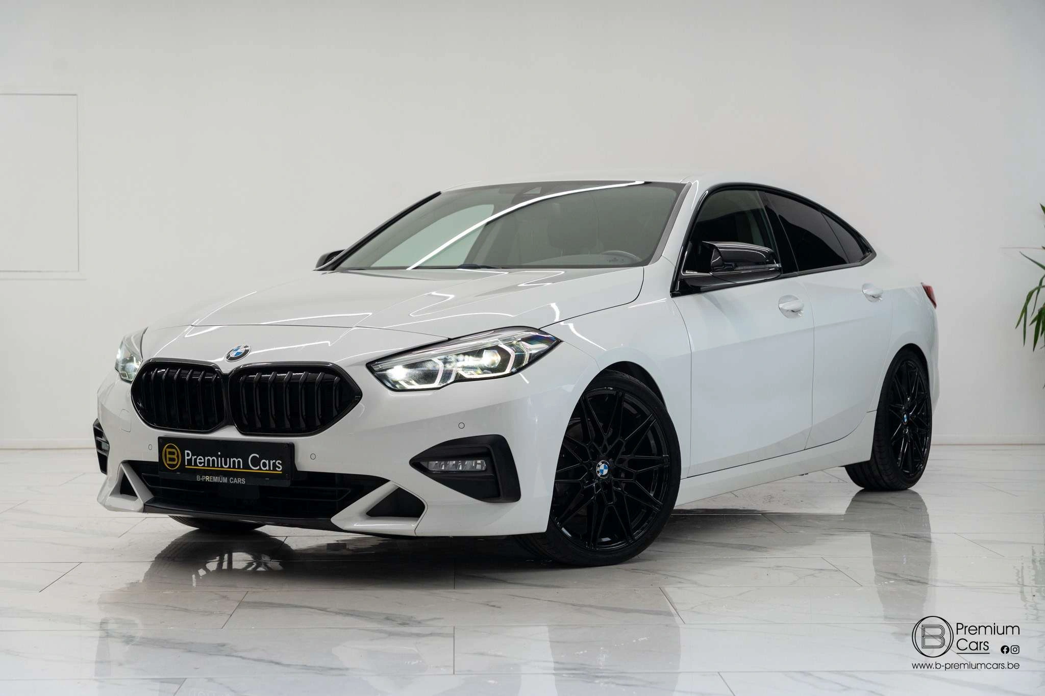 BMW 218 i Sport line! Shadow line! Zetelverwarming, garantie!
