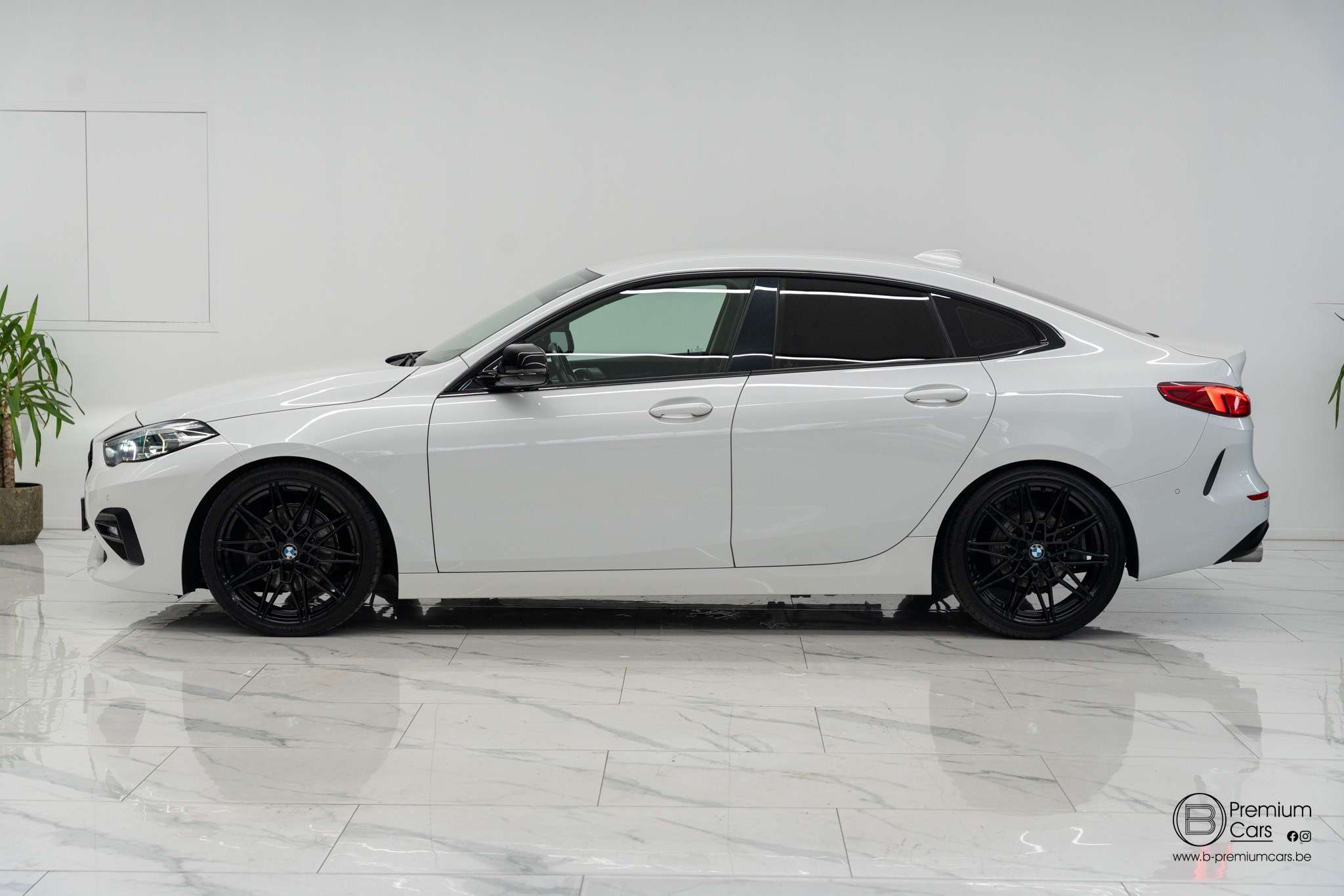 BMW 218 i Sport line! Shadow line! Zetelverwarming, garantie!