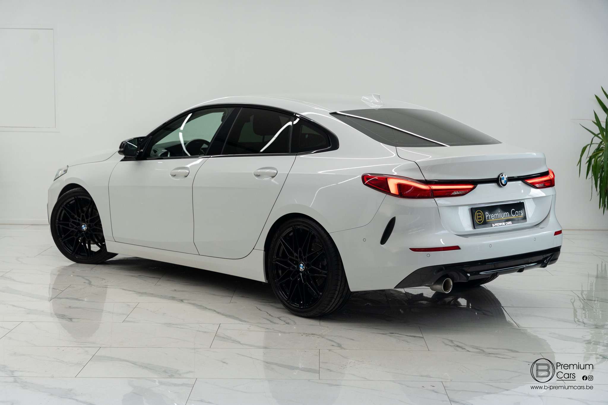 BMW 218 i Sport line! Shadow line! Zetelverwarming, garantie!