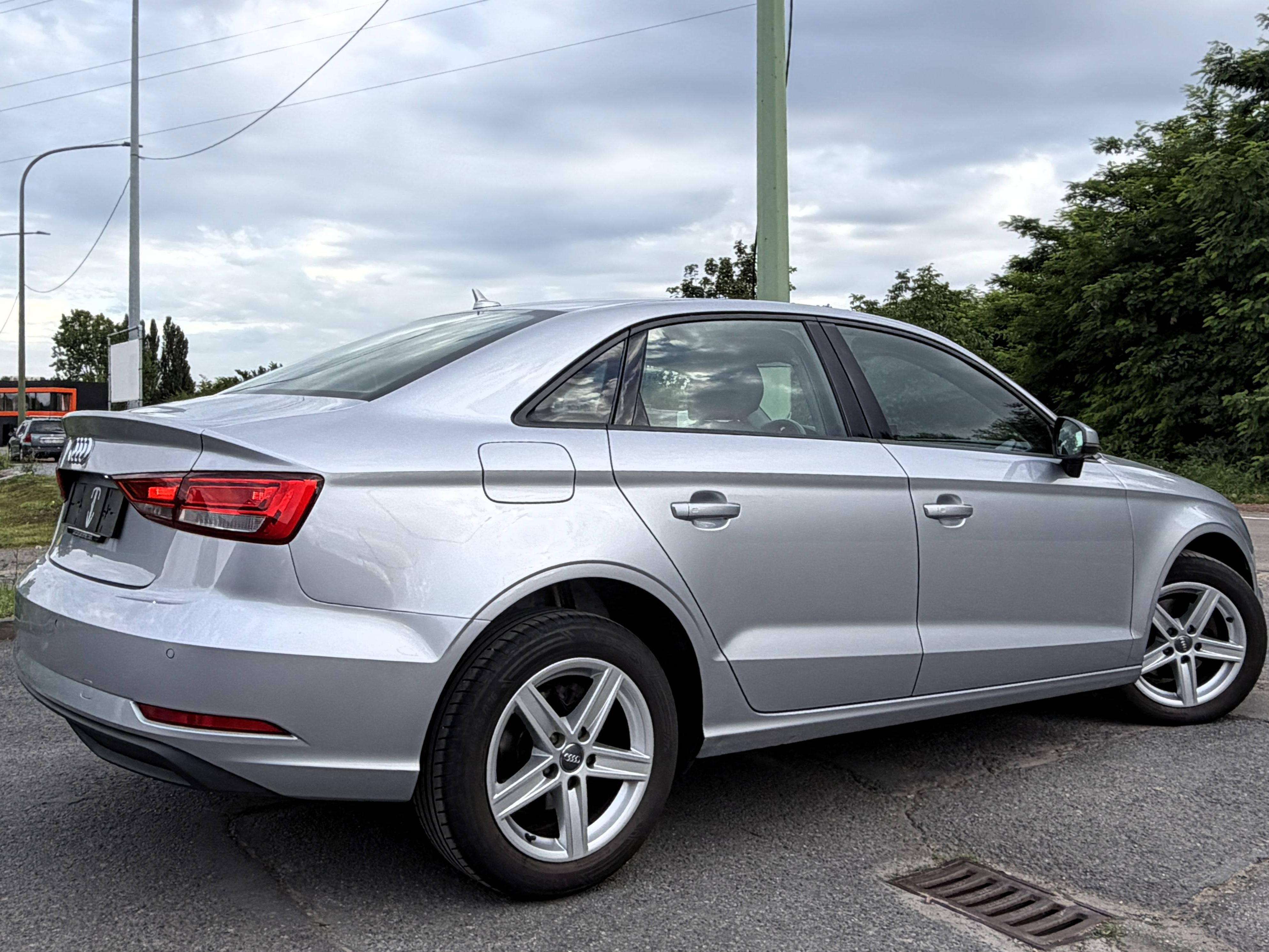 Audi A3 30 TFSI Sport Berline 1er PROPRIOLED/NAVI MMI/HISTORIQUE COMPLET