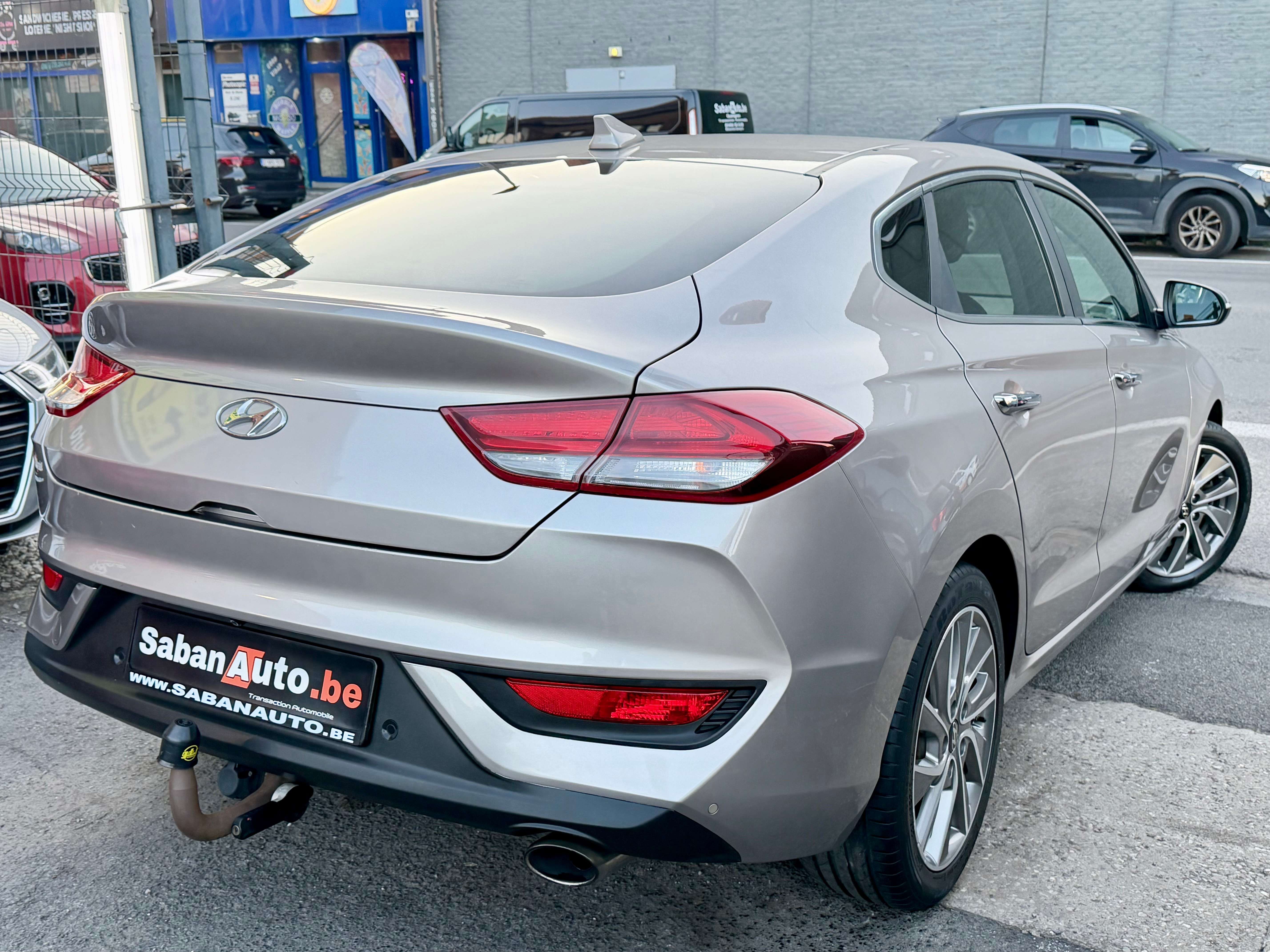 Hyundai i30 i30 Fastback 1.0 T-GDi • CUIR • NAVI • CAMERA • JANTES • GARANTI 12 MOIS !!