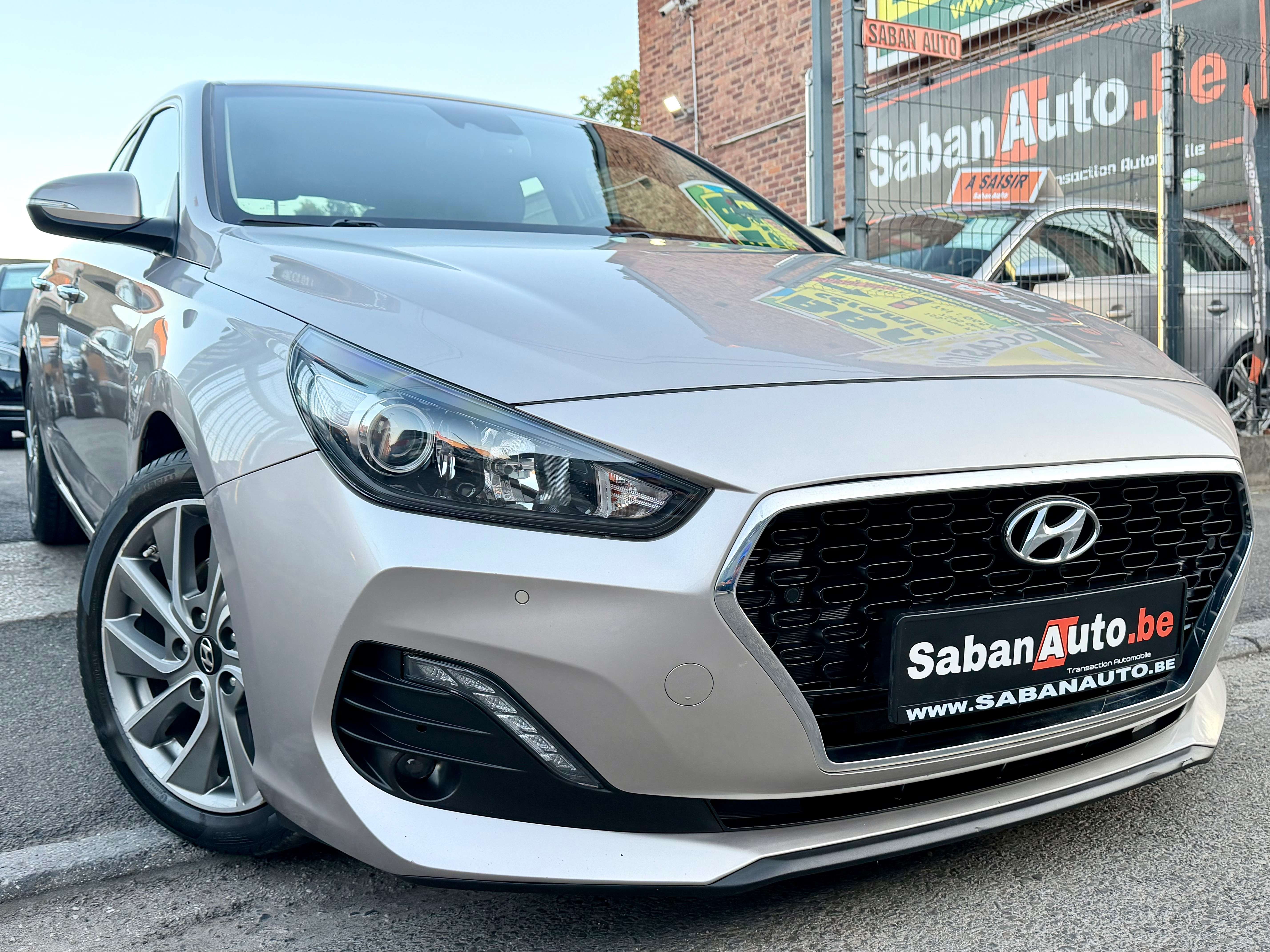 Hyundai i30 i30 Fastback 1.0 T-GDi • CUIR • NAVI • CAMERA • JANTES • GARANTI 12 MOIS !!
