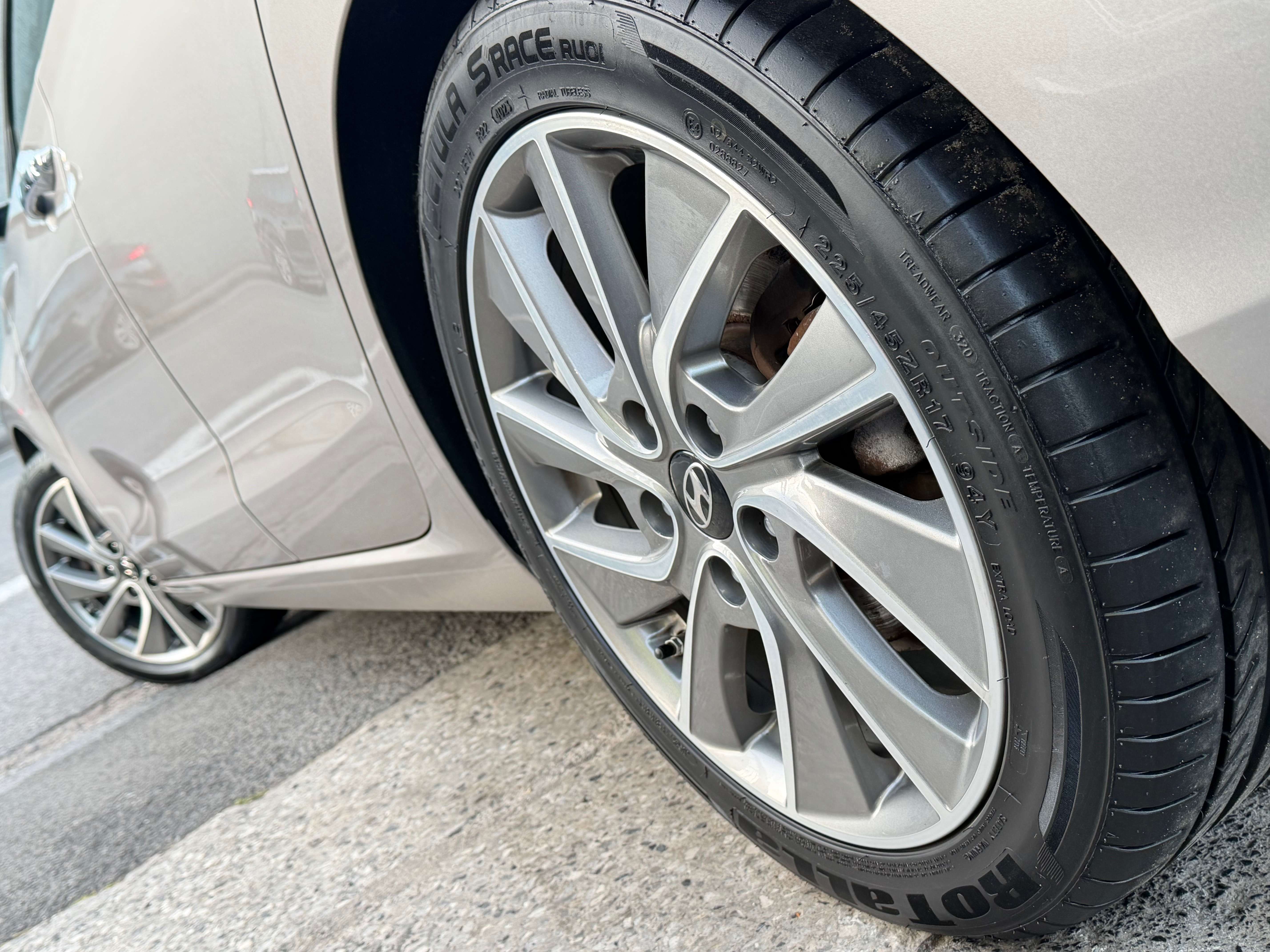Hyundai i30 i30 Fastback 1.0 T-GDi • CUIR • NAVI • CAMERA • JANTES • GARANTI 12 MOIS !!