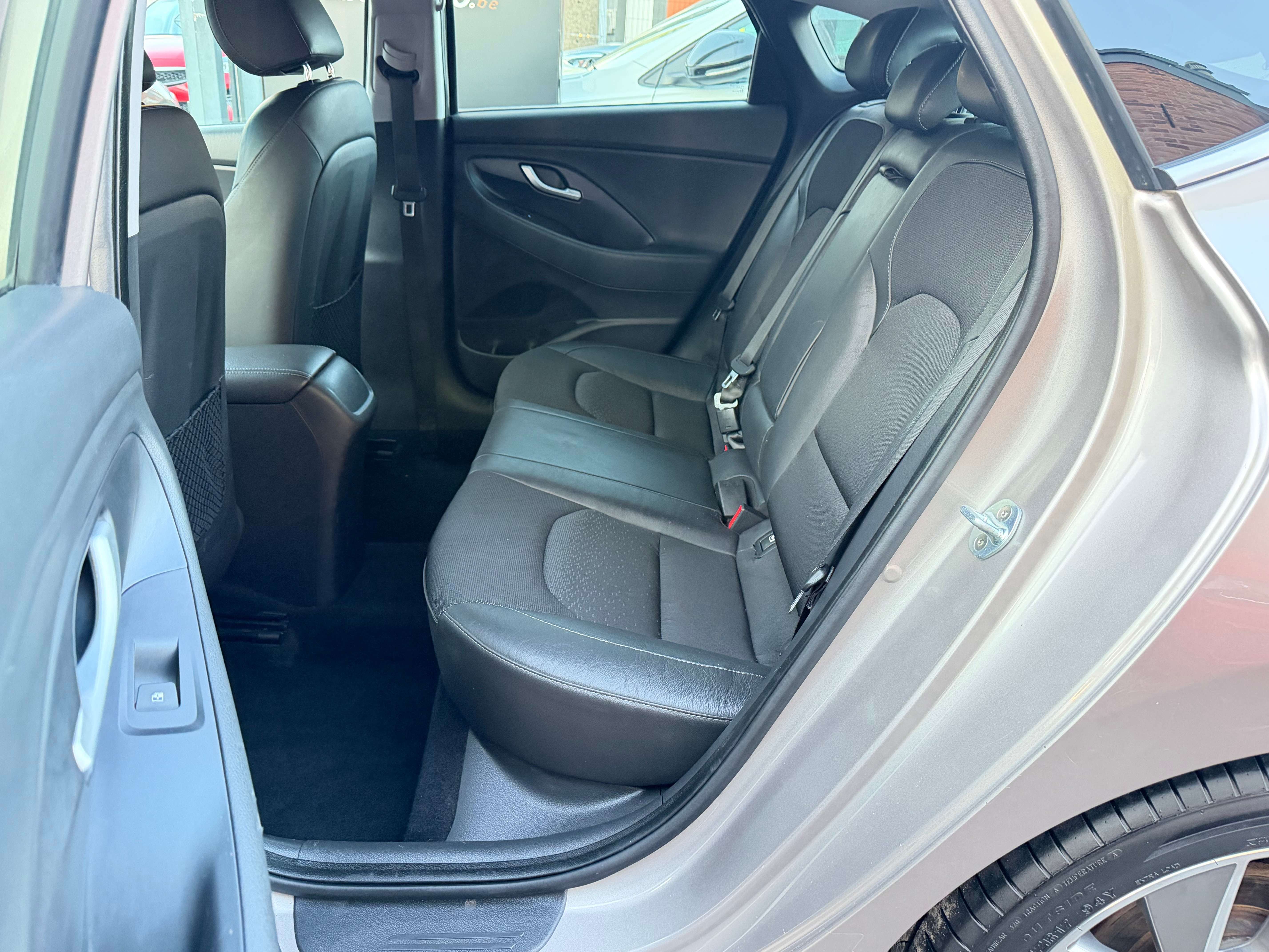 Hyundai i30 i30 Fastback 1.0 T-GDi • CUIR • NAVI • CAMERA • JANTES • GARANTI 12 MOIS !!