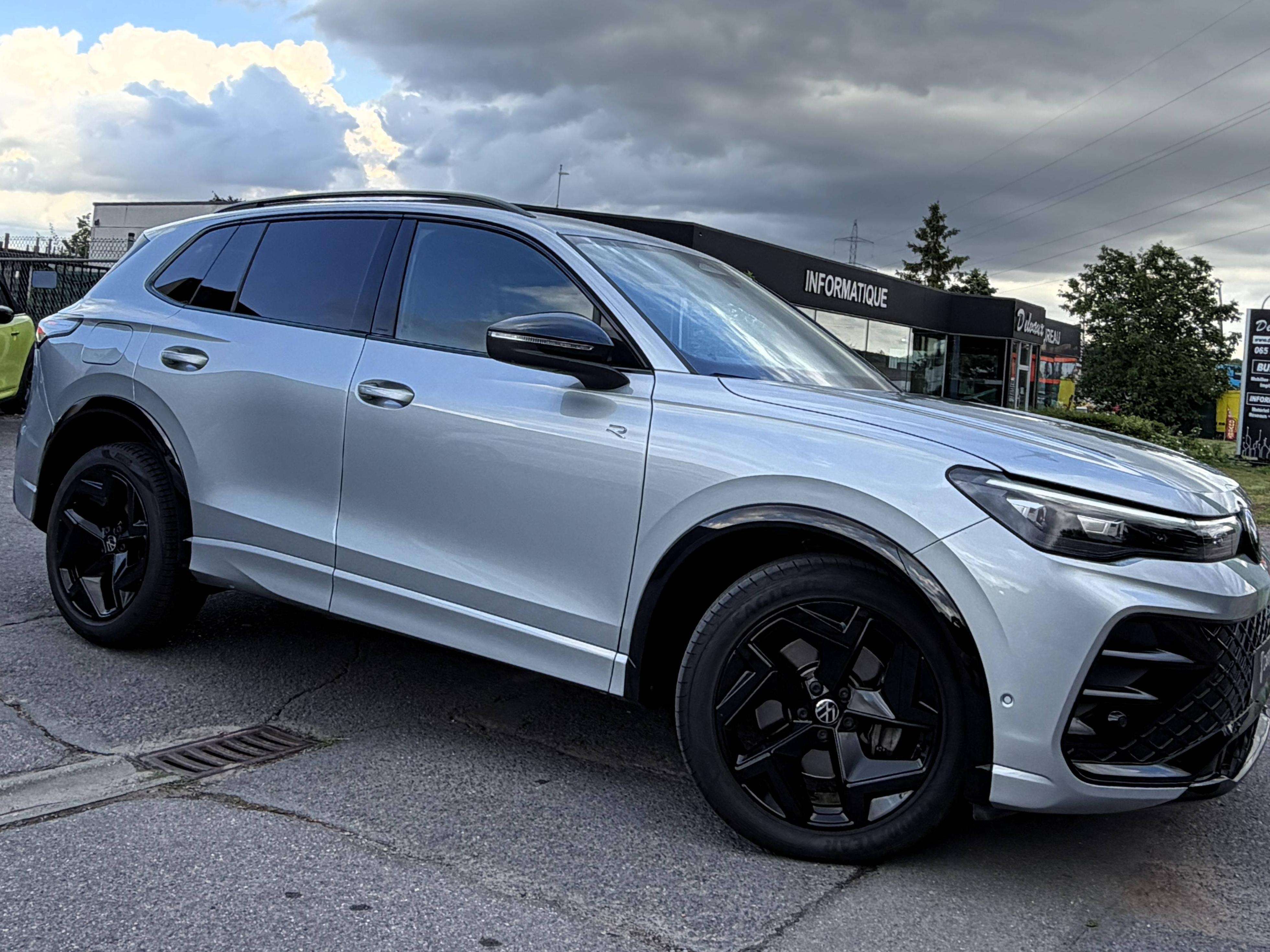 Volkswagen Tiguan 2.0 TDI R-Line DSG BLACK PACK/FULL CUIR/HEAD-UP/KEYLESS/SIEGES CHAUFF-VENTILLE/GARANTIE