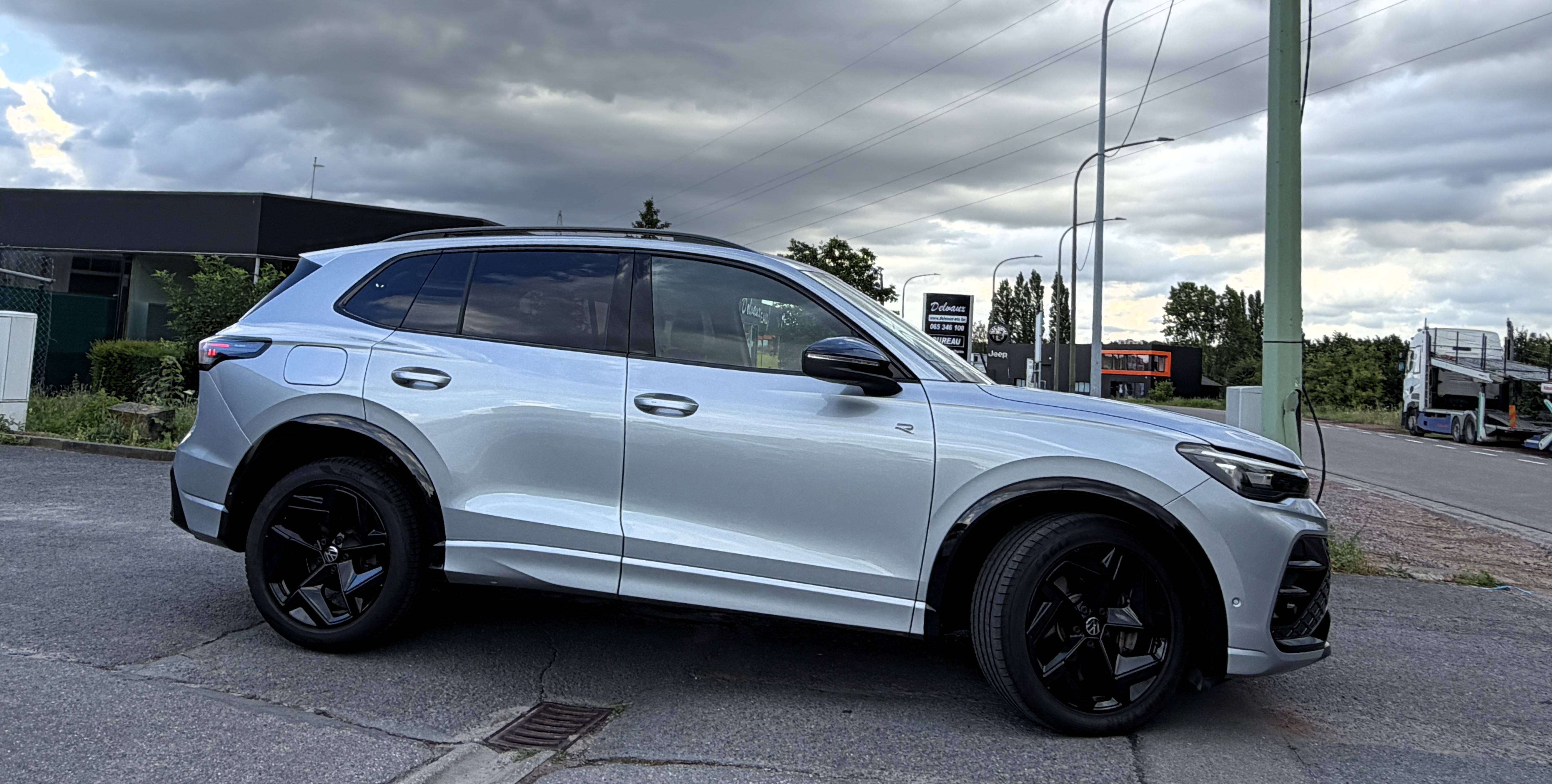 Volkswagen Tiguan 2.0 TDI R-Line DSG BLACK PACK/FULL CUIR/HEAD-UP/KEYLESS/SIEGES CHAUFF-VENTILLE/GARANTIE