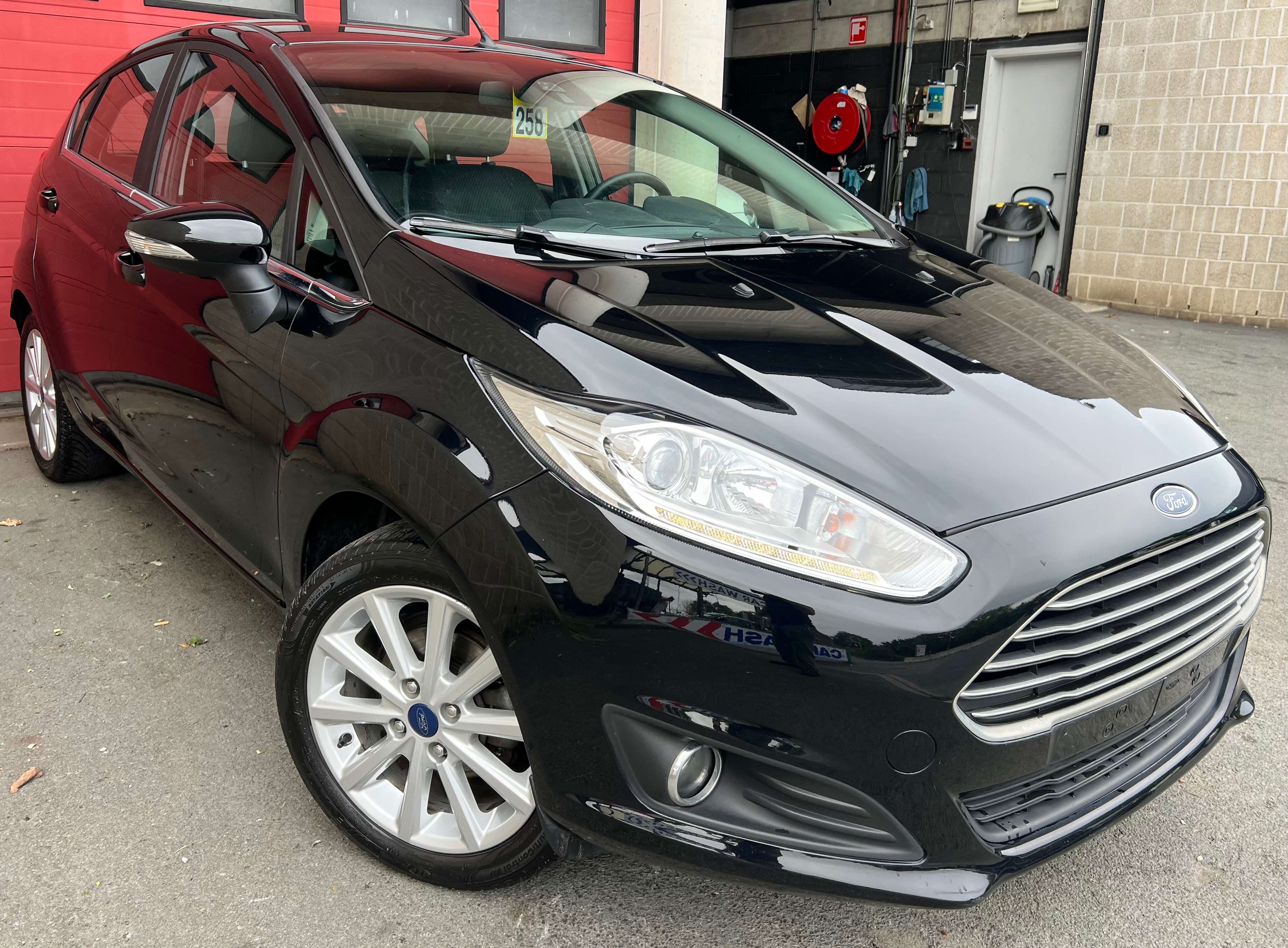 Ford Fiesta 1.0 EcoBoost Black + CLIM + CAR-PASS + CARNET