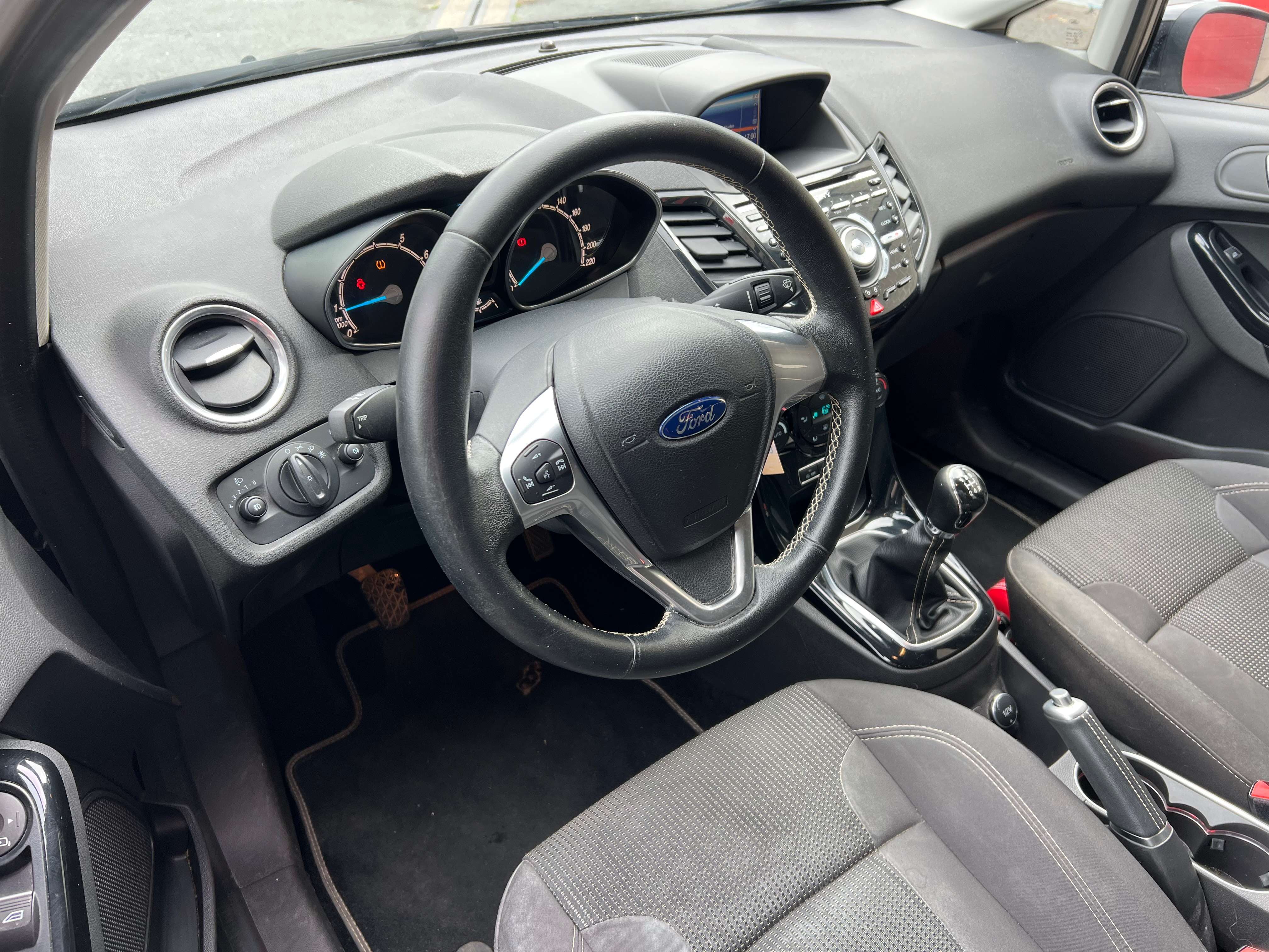 Ford Fiesta 1.0 EcoBoost Black + CLIM + CAR-PASS + CARNET