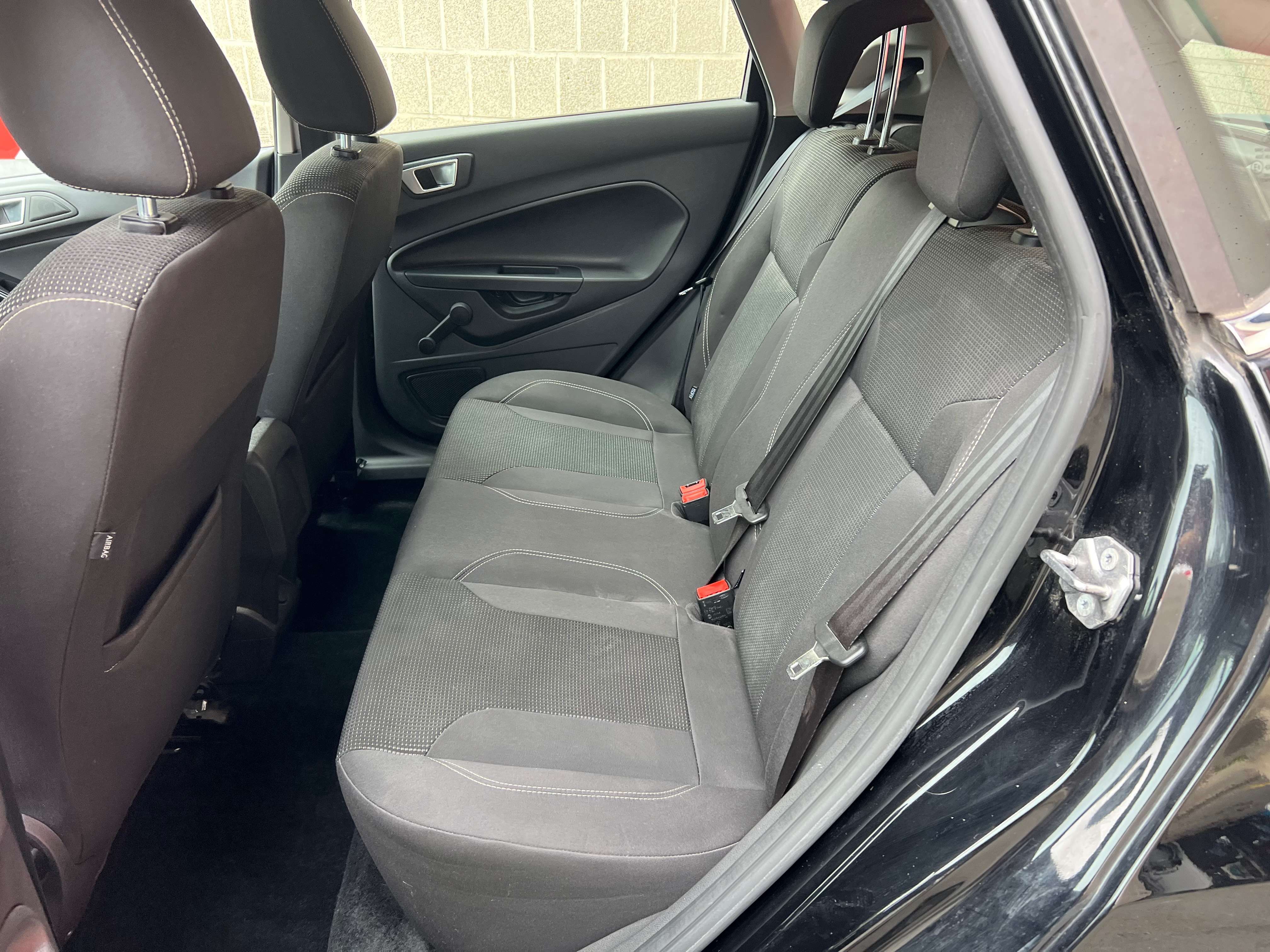 Ford Fiesta 1.0 EcoBoost Black + CLIM + CAR-PASS + CARNET