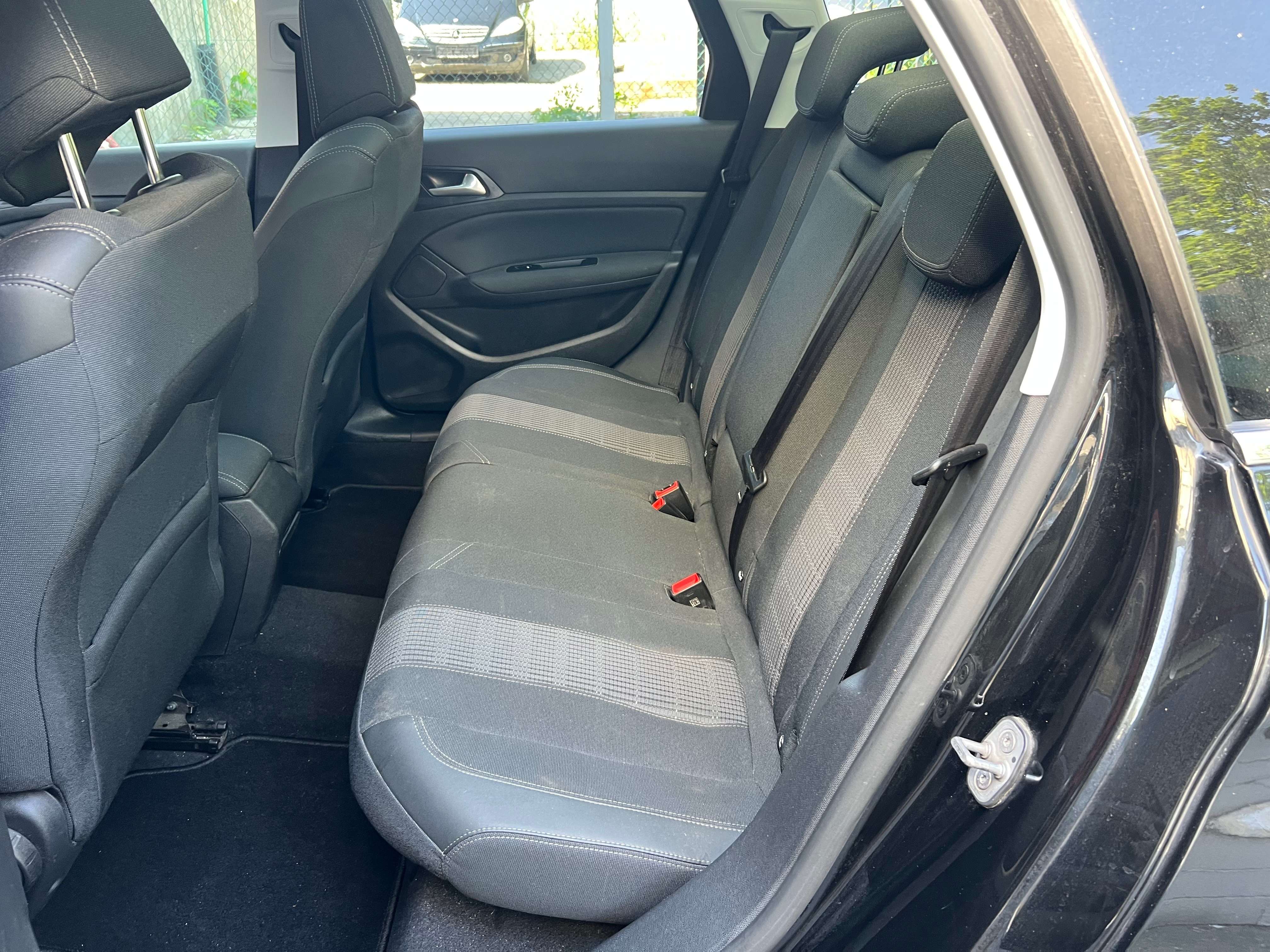 Peugeot 308 SW 1.5 BlueHDi Allure + NAVI + CAR-PASS + PANO