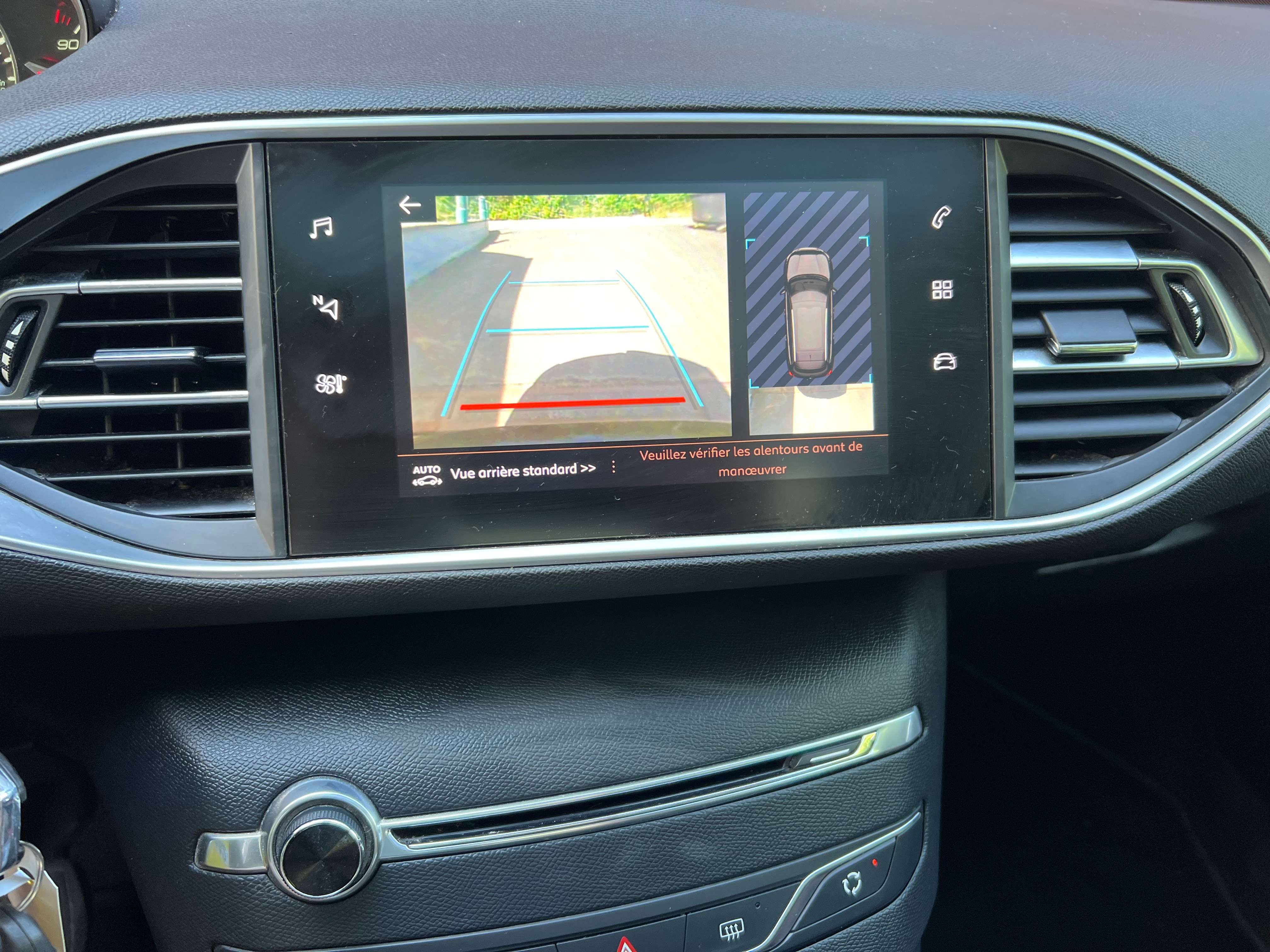 Peugeot 308 SW 1.5 BlueHDi Allure + NAVI + CAR-PASS + PANO
