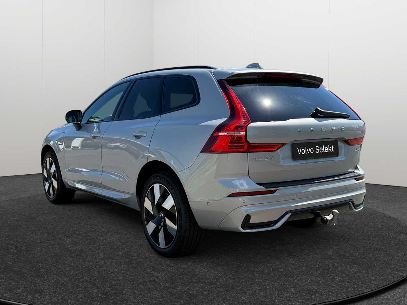 Volvo XC60 XC60 Plus, T6 AWD Plug-in Hybrid, Elektrisch/Benzin, Dark