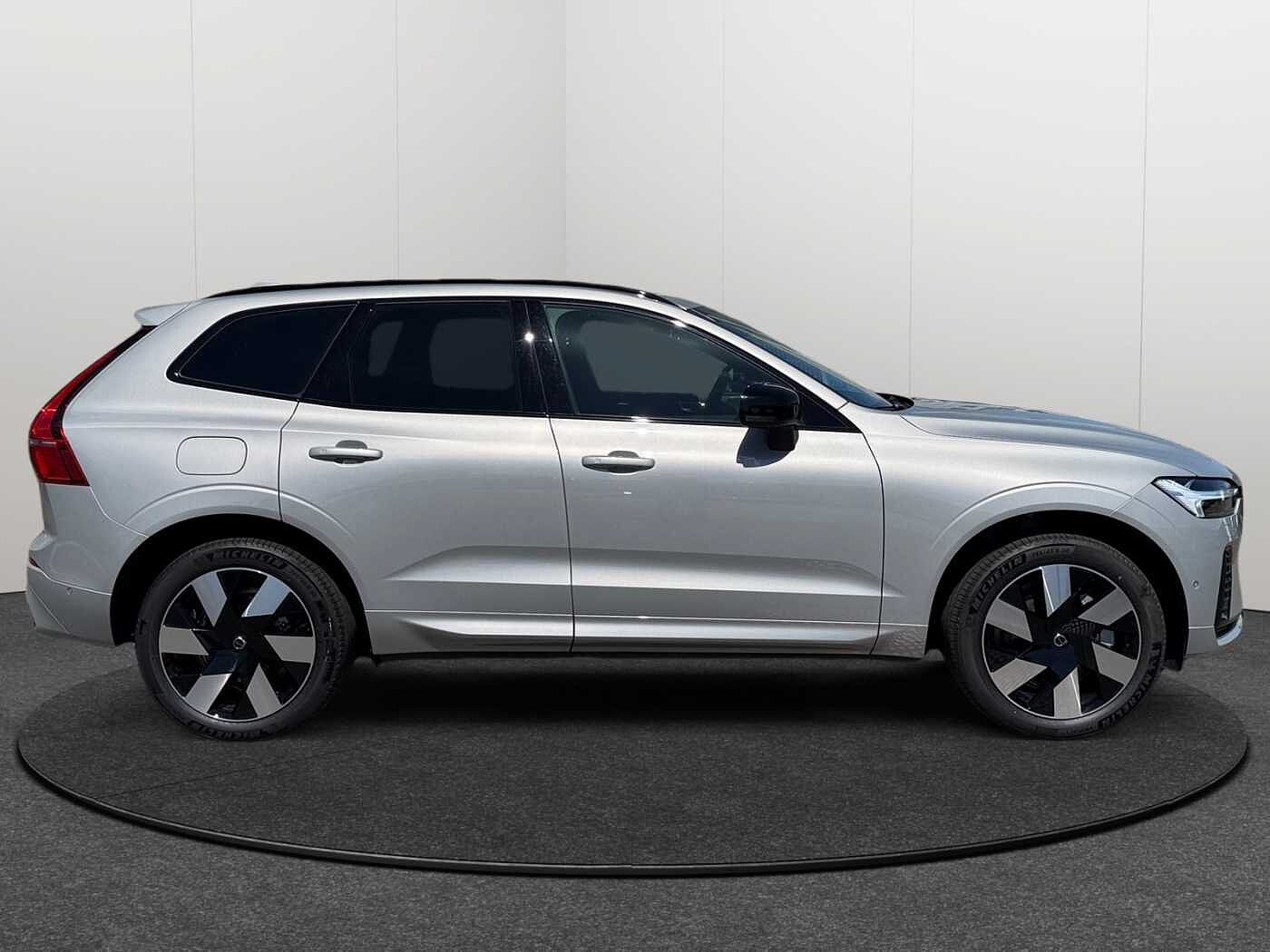 Volvo XC60 XC60 Plus, T6 AWD Plug-in Hybrid, Elektrisch/Benzin, Dark