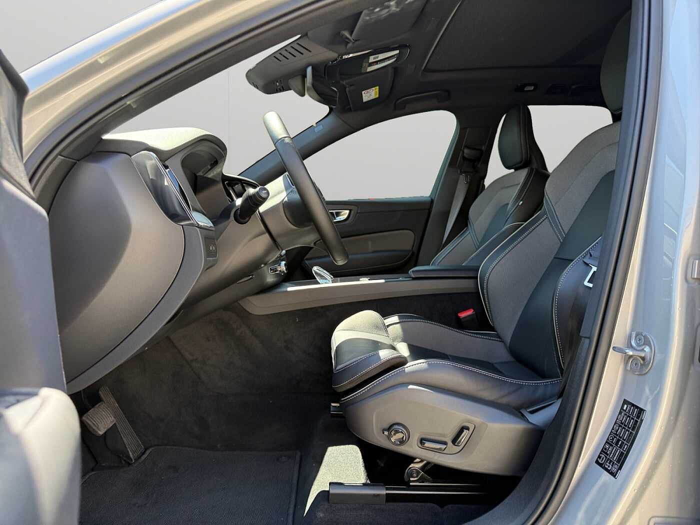 Volvo XC60 XC60 Plus, T6 AWD Plug-in Hybrid, Elektrisch/Benzin, Dark