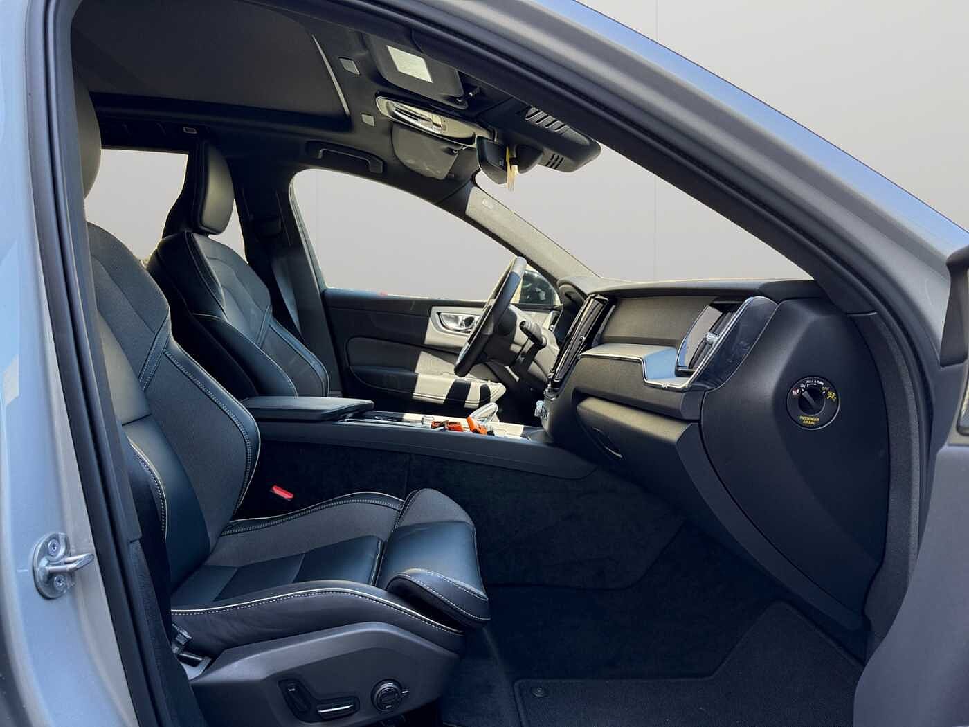 Volvo XC60 XC60 Plus, T6 AWD Plug-in Hybrid, Elektrisch/Benzin, Dark