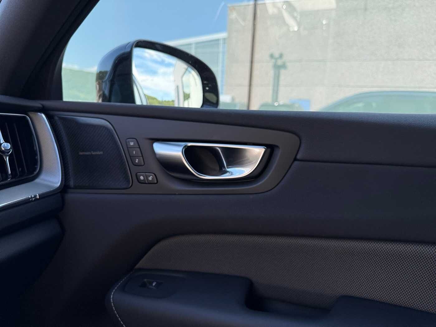Volvo XC60 XC60 Plus, T6 AWD Plug-in Hybrid, Elektrisch/Benzin, Dark