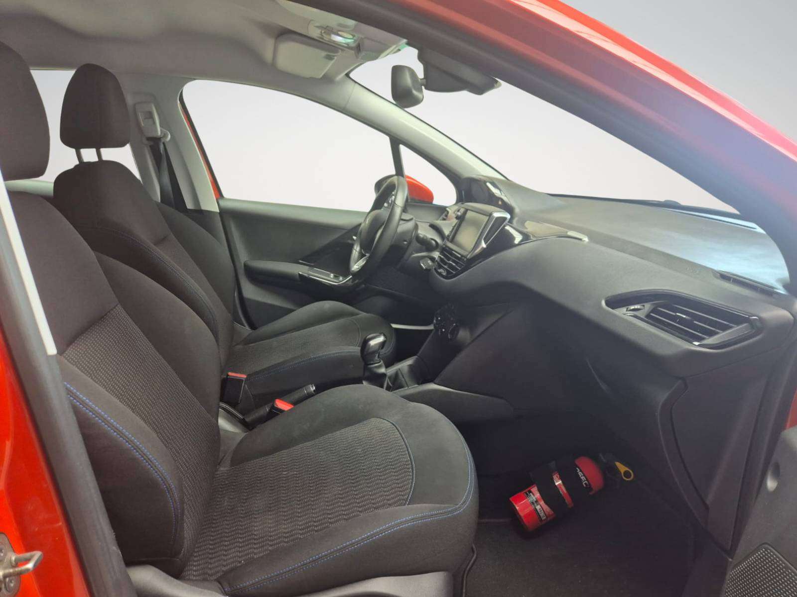 Peugeot 208 1.2i Active / Ecran Multifonction + Navigation / Capteurs de Stationnement Arrière / Garantie 12 Mois