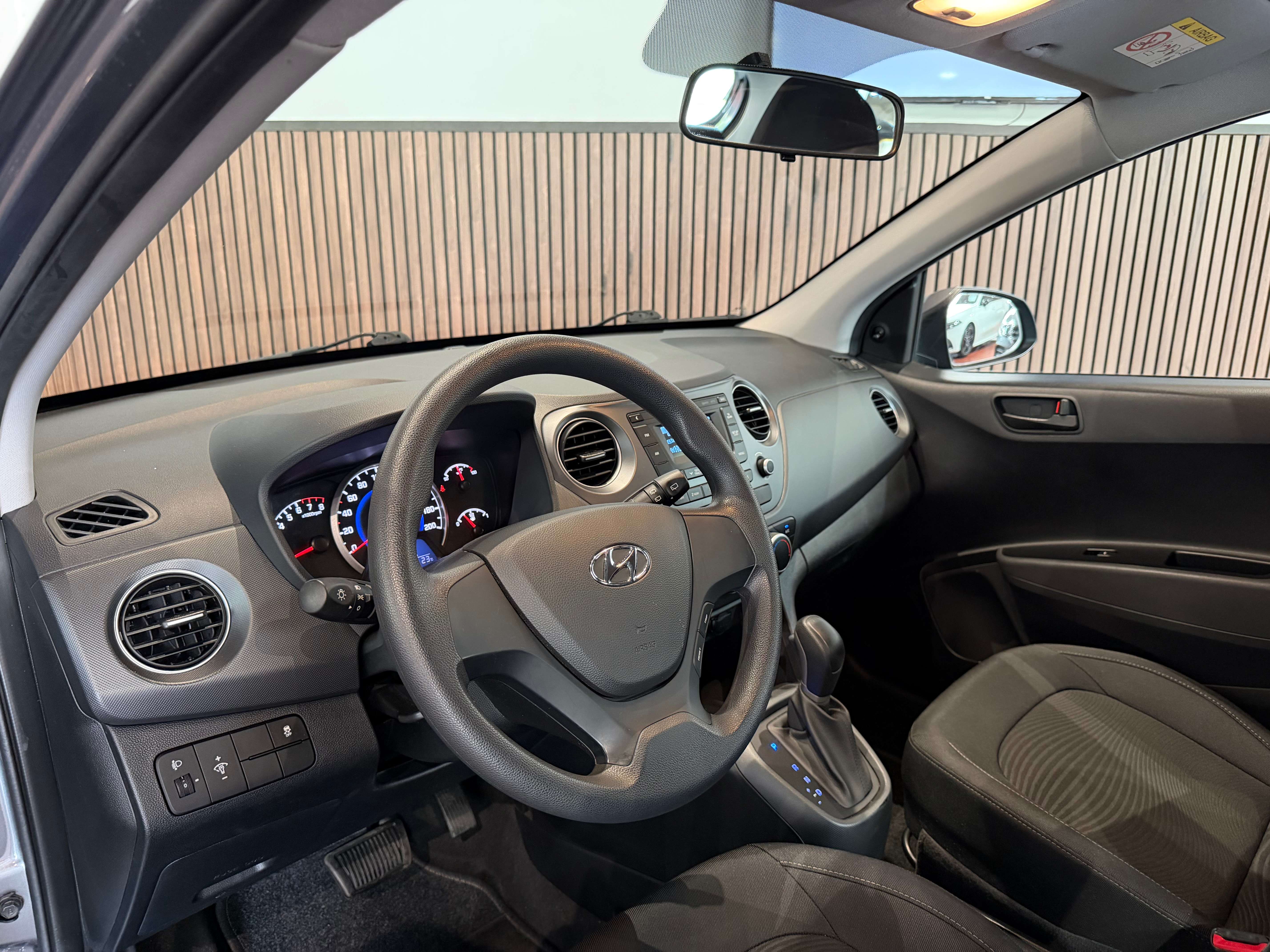 Hyundai i10 1.0i AUTOMATIQUE - GARANTIE 12MOIS - CARNET FULL