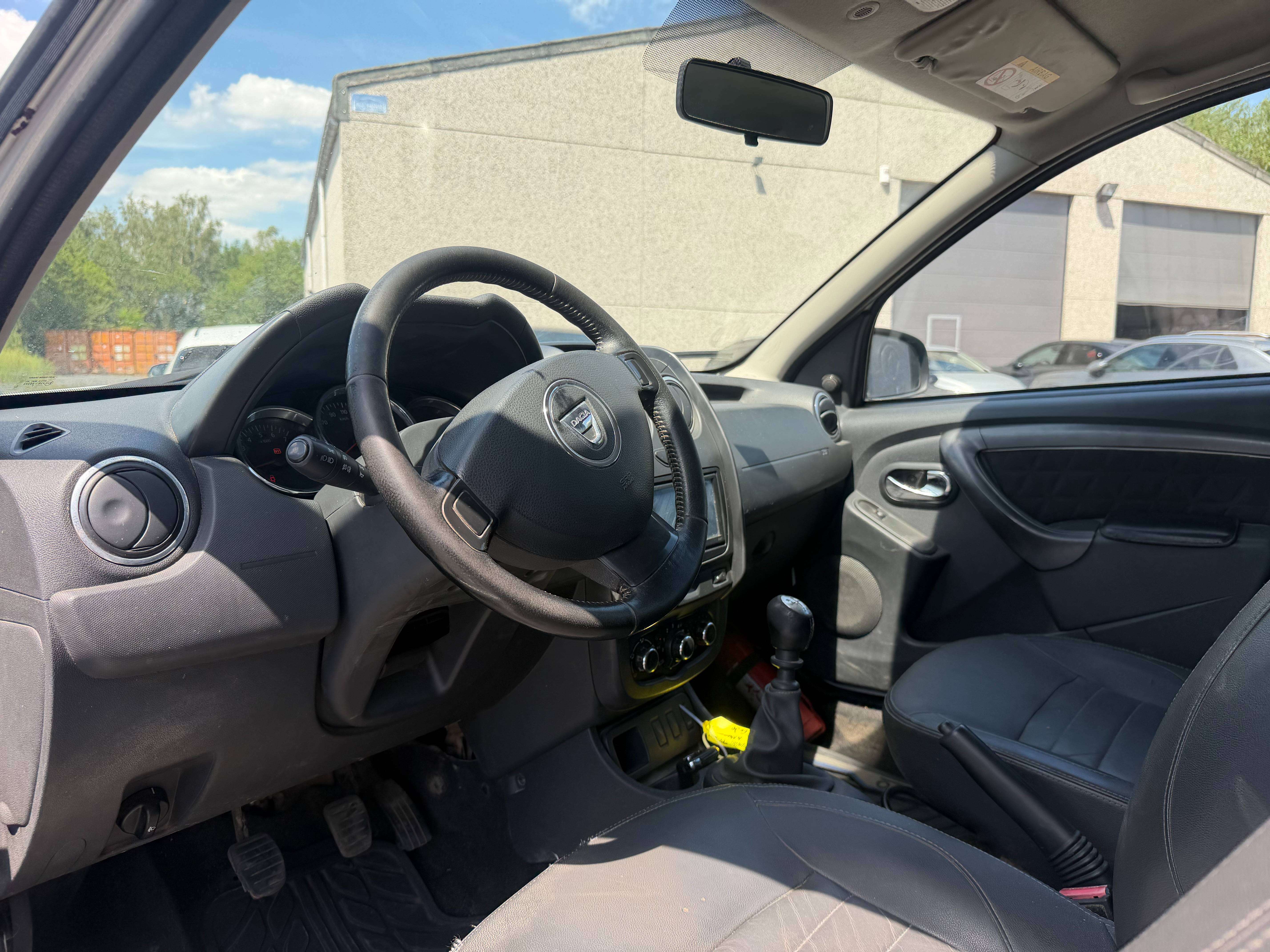 Dacia Duster MARCHAND OU EXPORT !!! 1.5 dCi, Capteurs AR, Climatisation, Cuir thumbnail