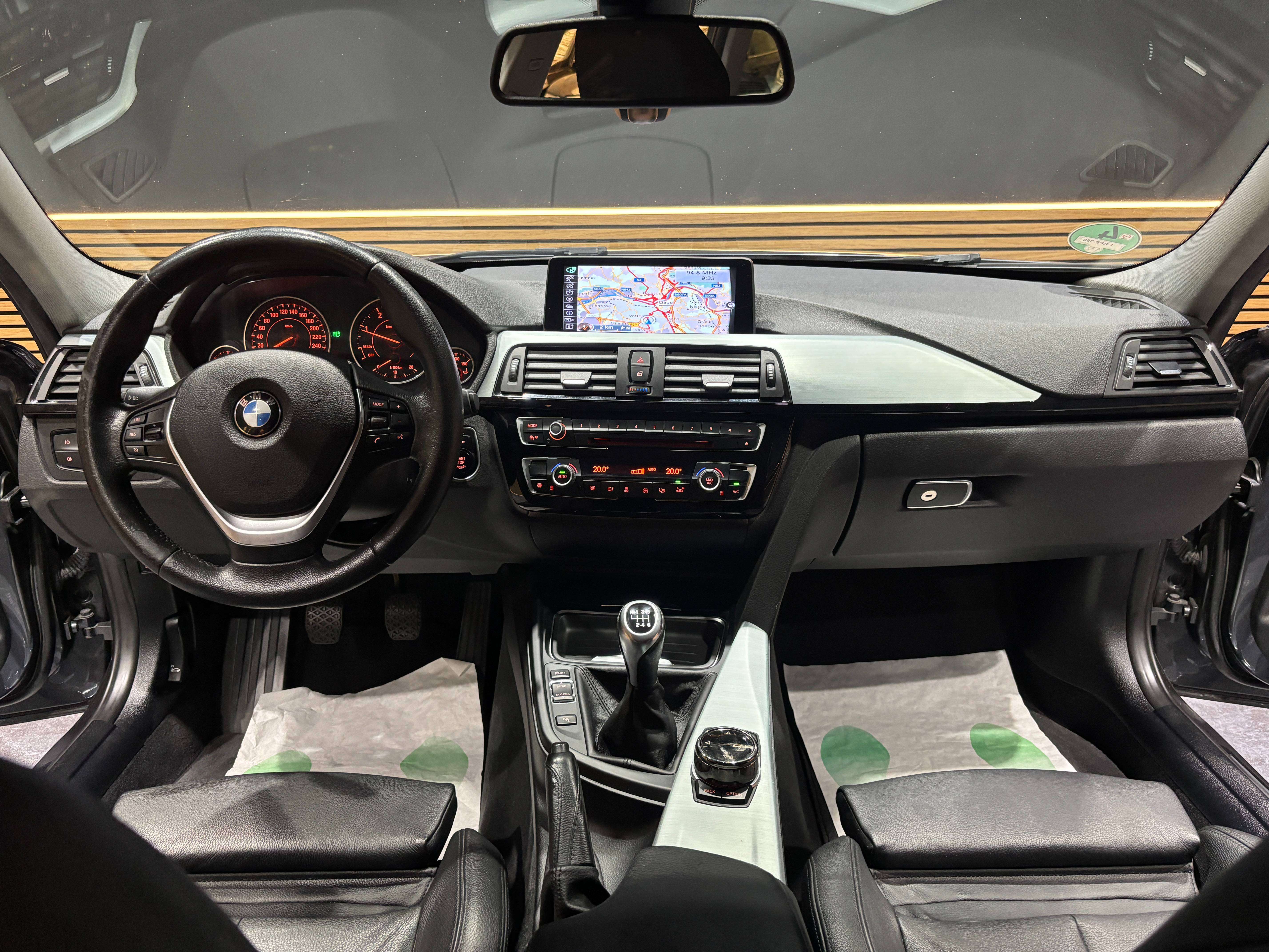 BMW 318 d Touring *CRUISE CONTROL*CAMERA*XENON*LED AMBIANCE*