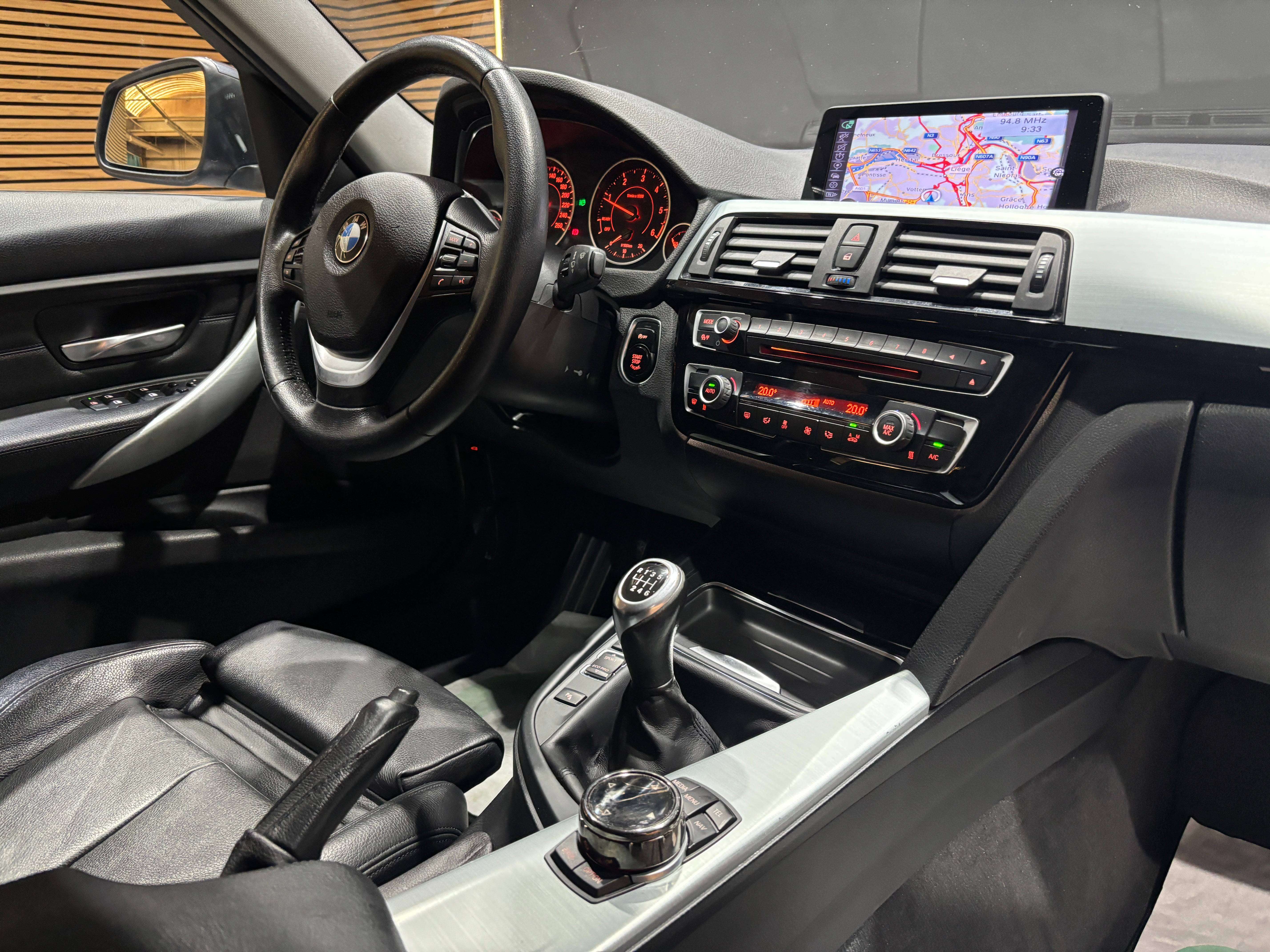 BMW 318 d Touring *CRUISE CONTROL*CAMERA*XENON*LED AMBIANCE*
