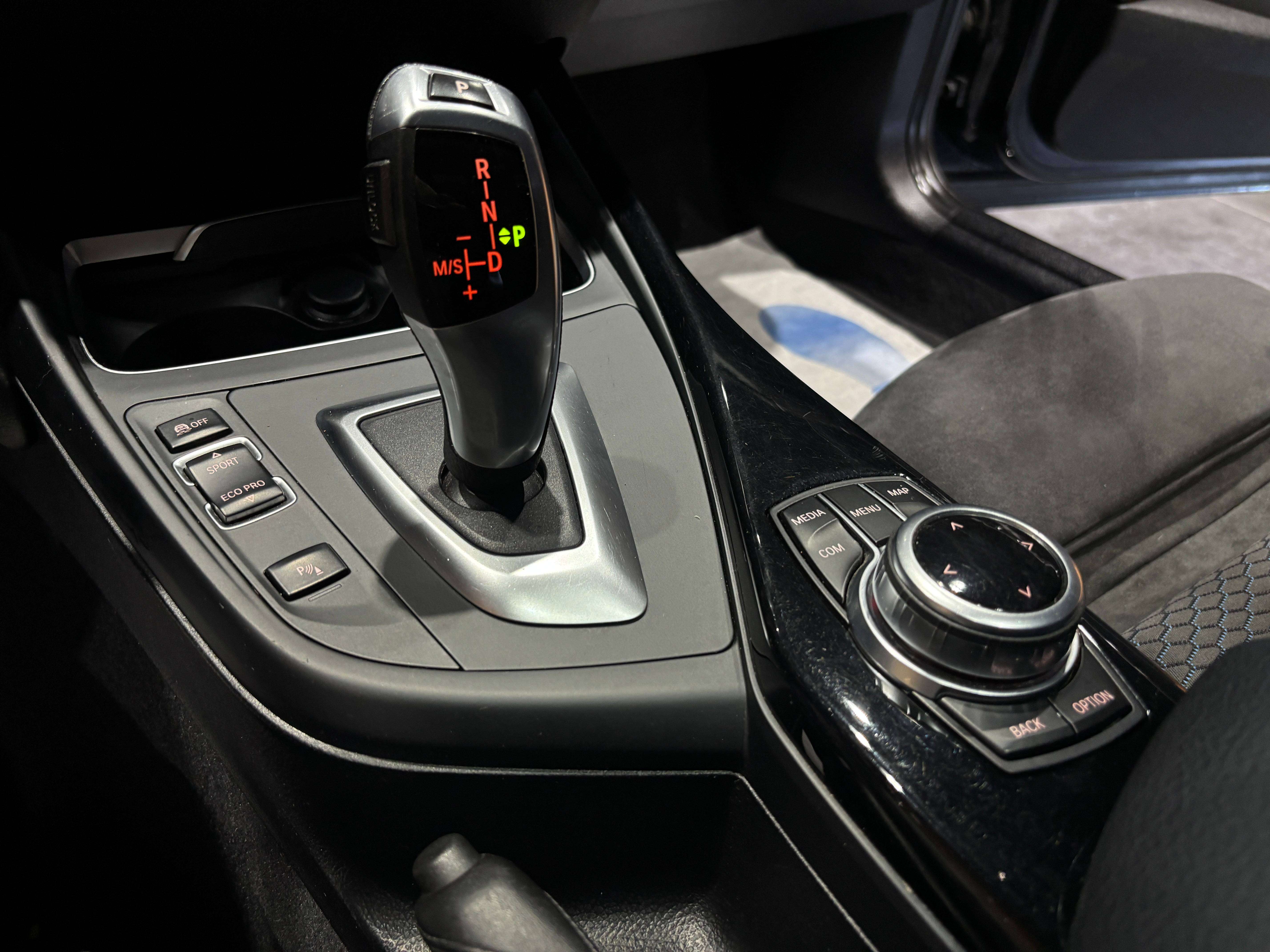 BMW 116 dA *PACK M*CARPLAY*TOIT OUV*SIEGE CHAUFF*LED*GARANTIE*