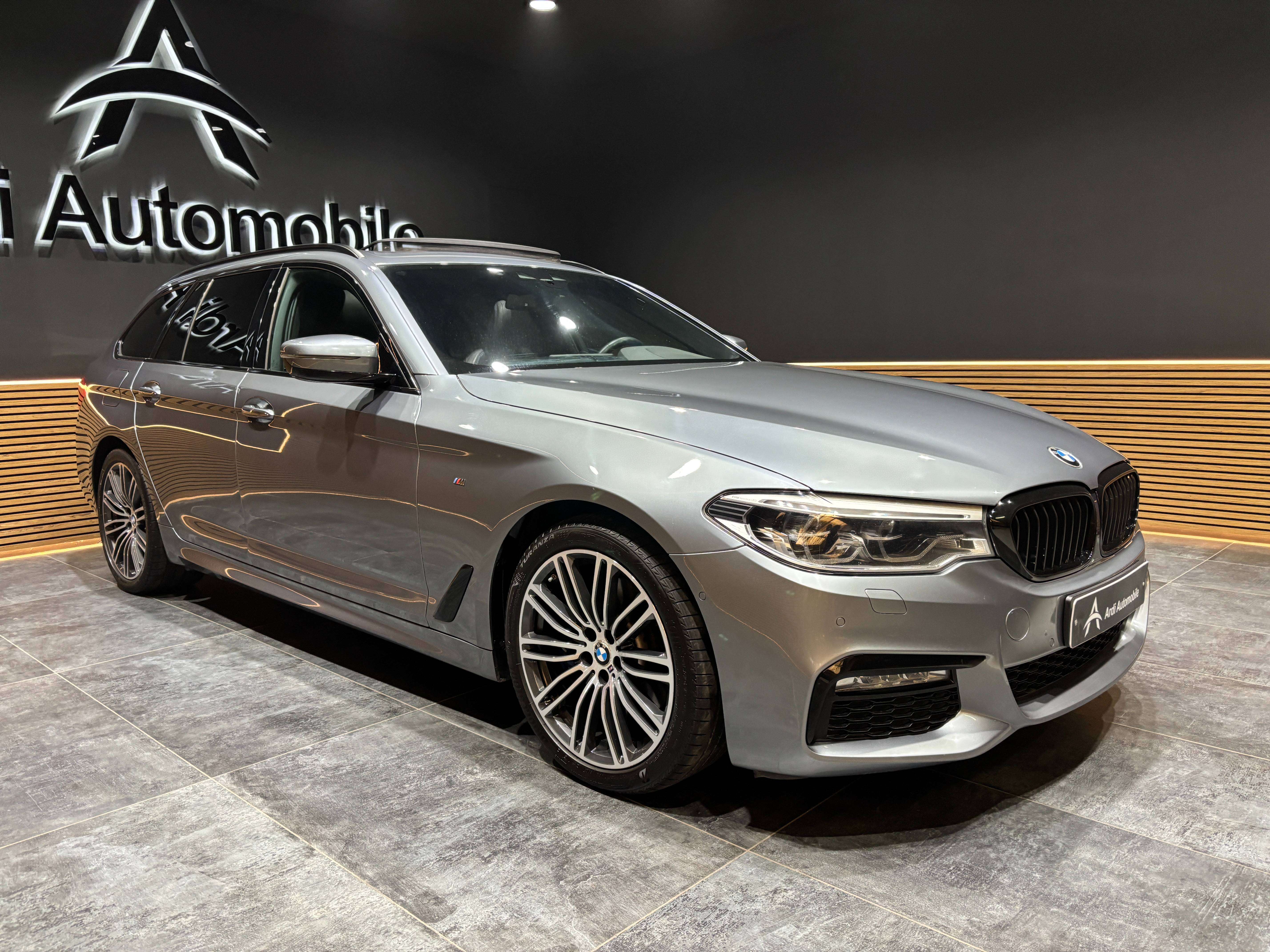 BMW 530 dA Touring *PACK M*HARMAN/KARDON*TOIT OUV+PANO*LED*GARANTIE*