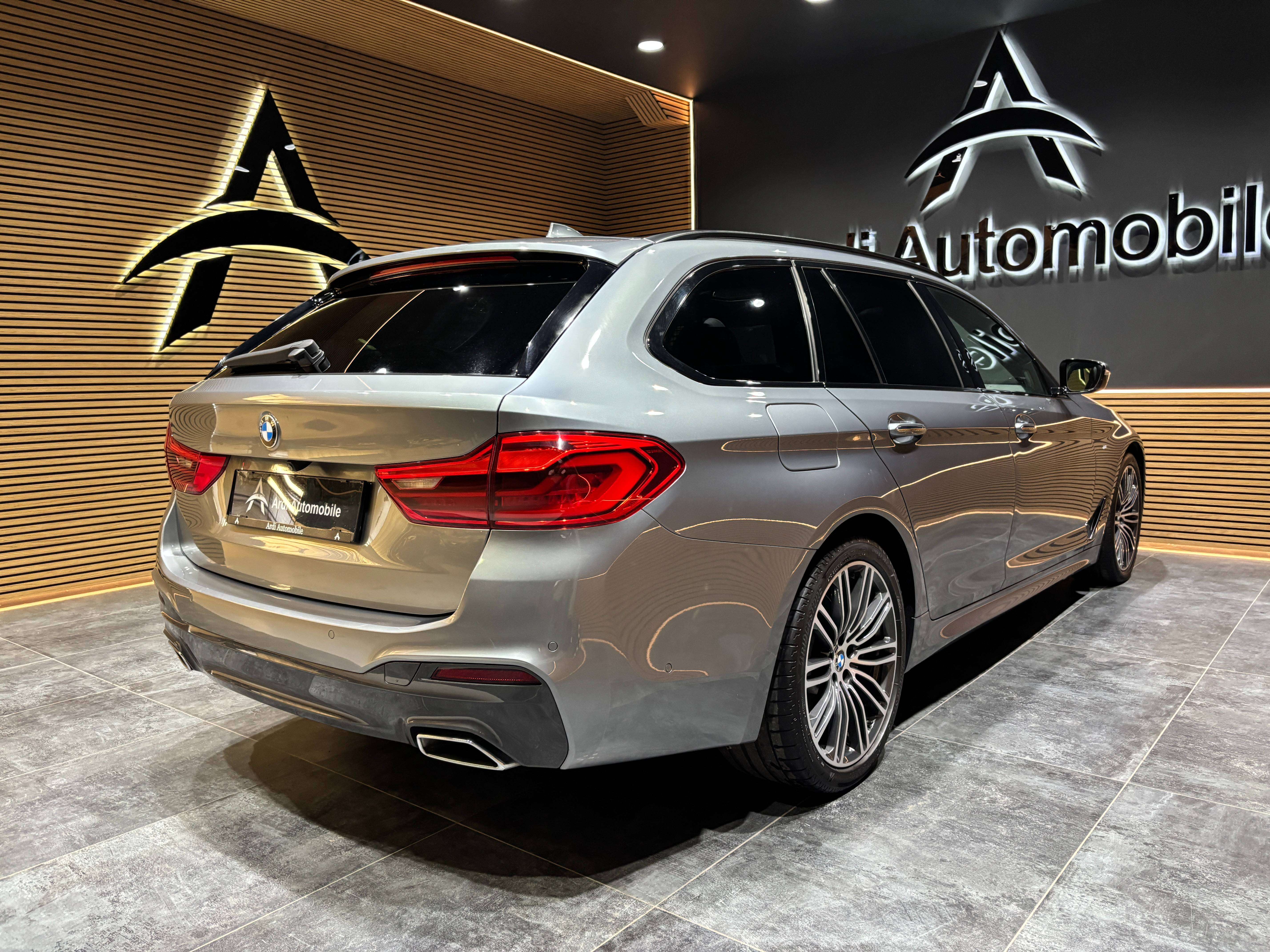 BMW 530 dA Touring *PACK M*HARMAN/KARDON*TOIT OUV+PANO*LED*GARANTIE*