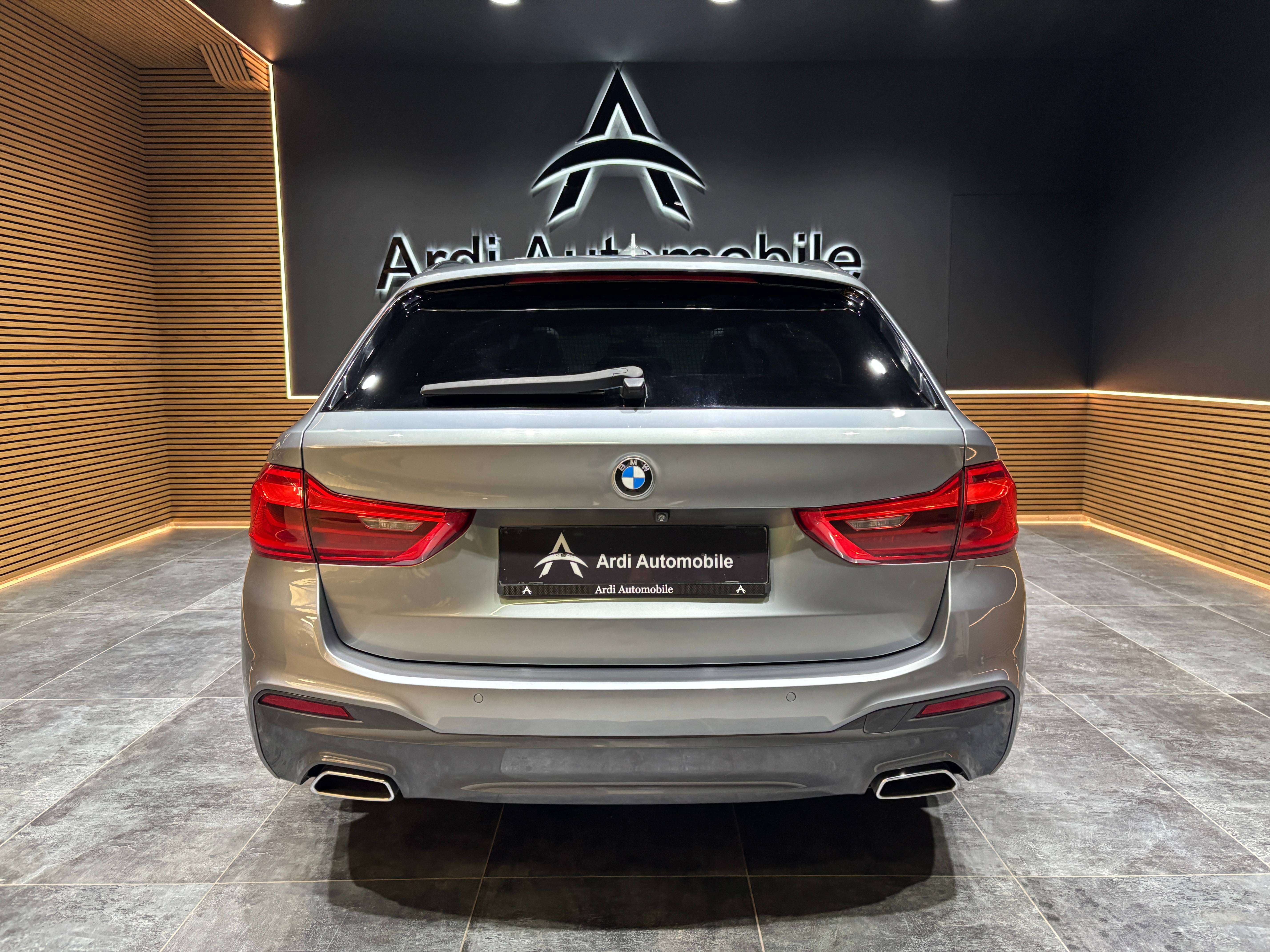 BMW 530 dA Touring *PACK M*HARMAN/KARDON*TOIT OUV+PANO*LED*GARANTIE*