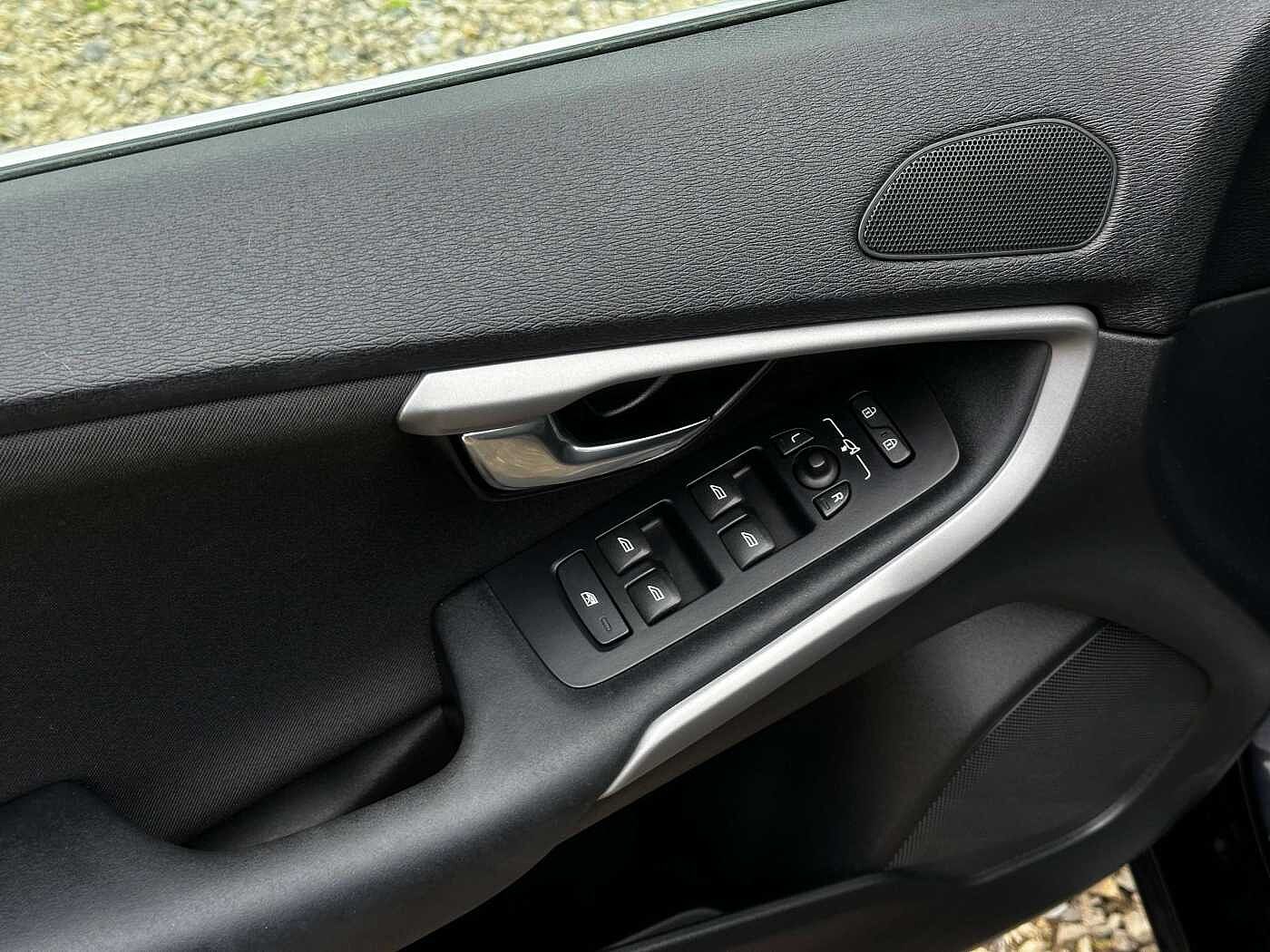 Volvo V40 1.6 D2 Momentum GPS/CLIM/LED AMBIANCE/CRUISE/tres propre !!!