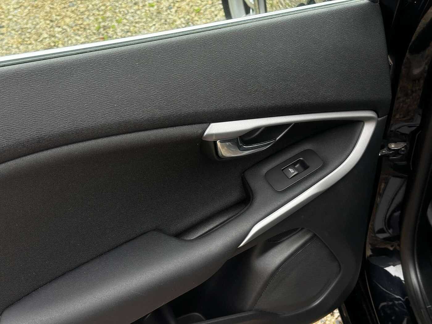 Volvo V40 1.6 D2 Momentum GPS/CLIM/LED AMBIANCE/CRUISE/tres propre !!!