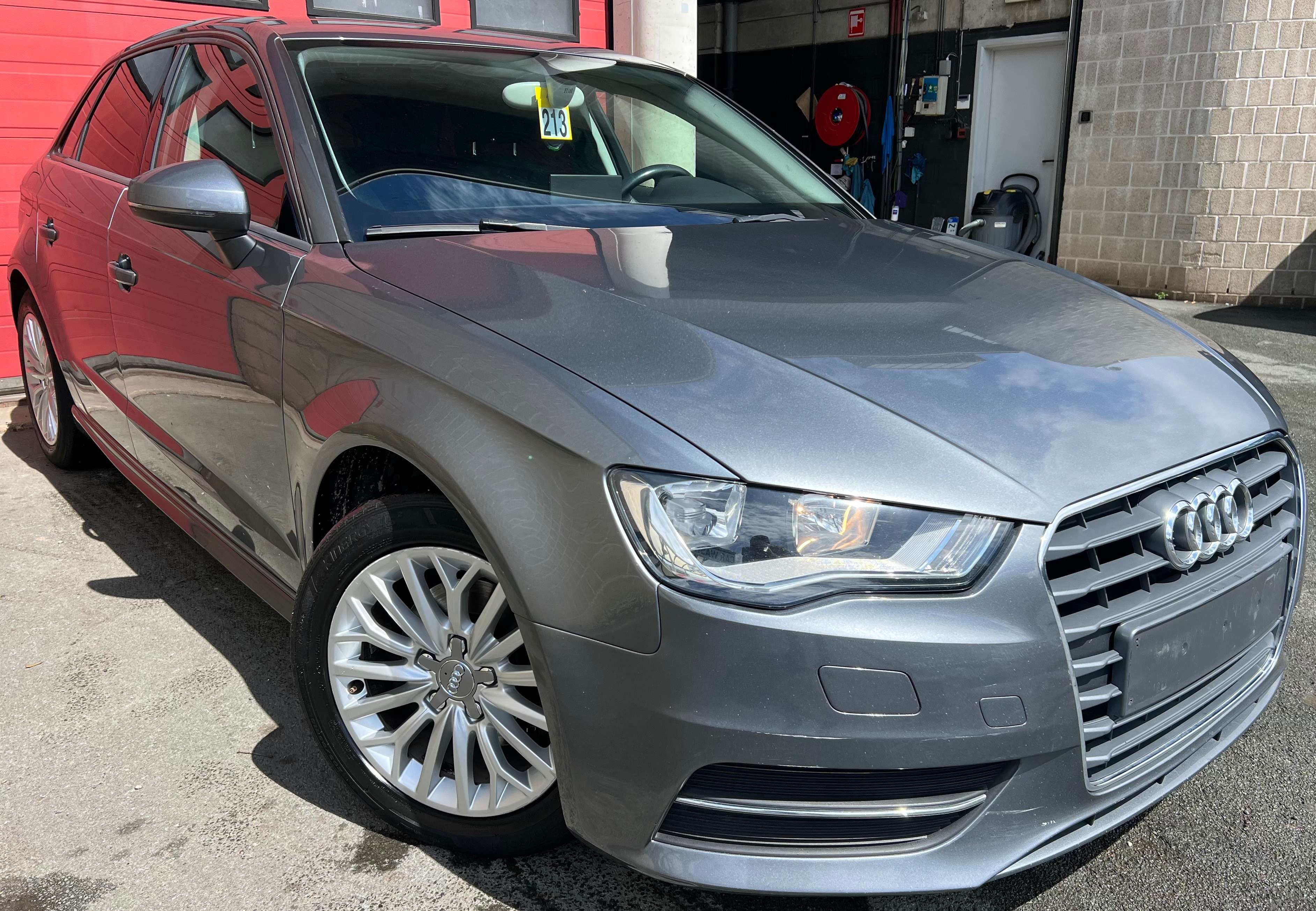 Audi A3 Sportback 1.6 TDi Ambiente + CLIM + NAVI