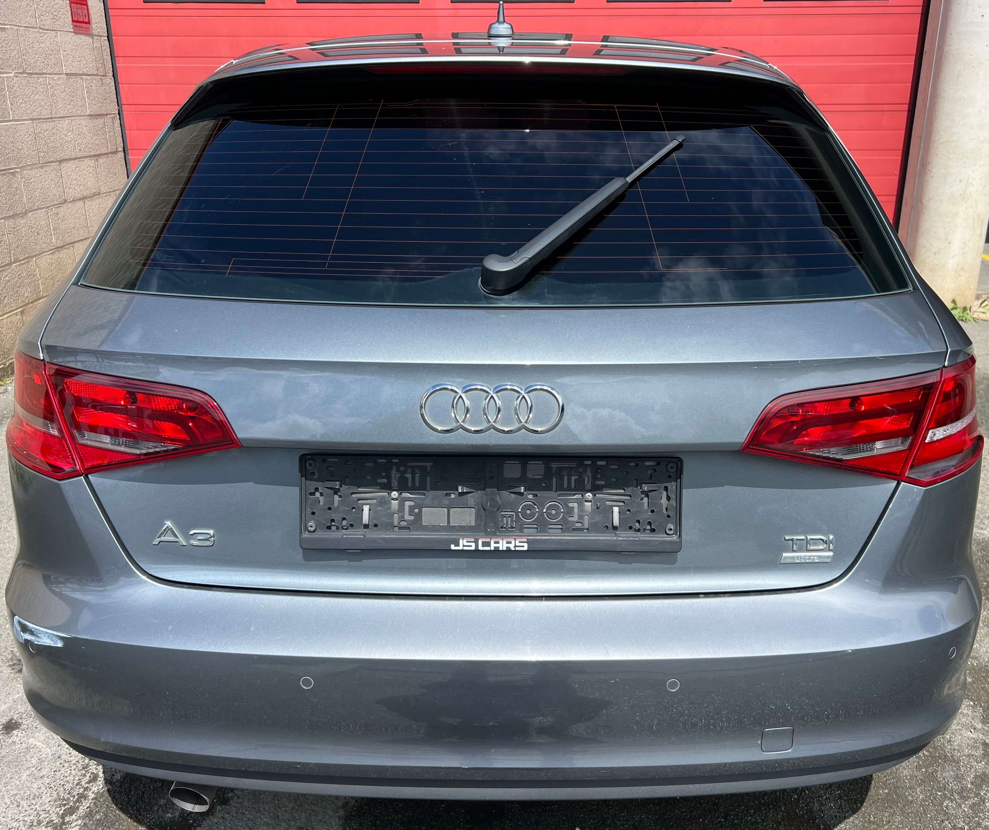 Audi A3 Sportback 1.6 TDi Ambiente + CLIM + NAVI