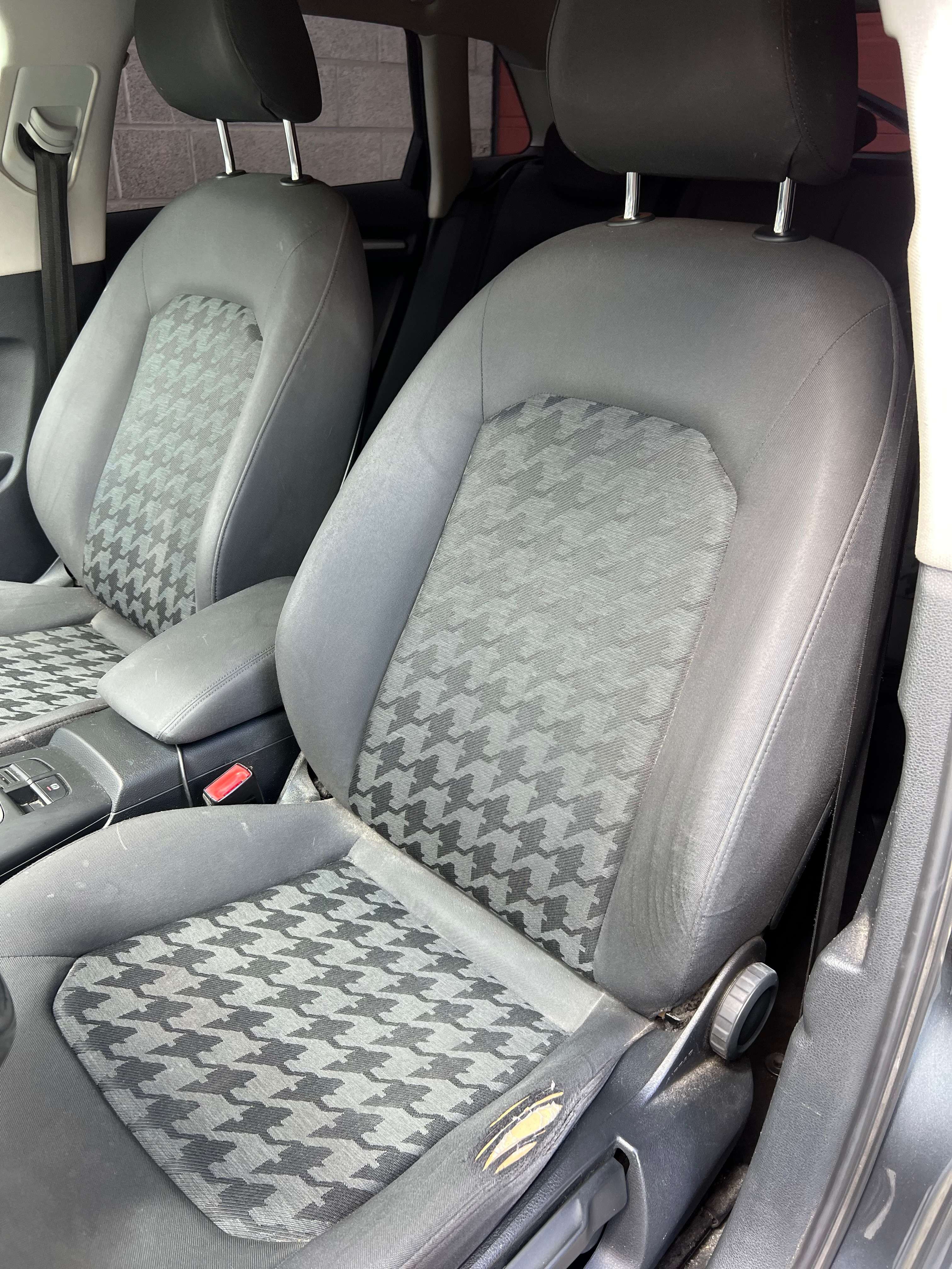 Audi A3 Sportback 1.6 TDi Ambiente + CLIM + NAVI