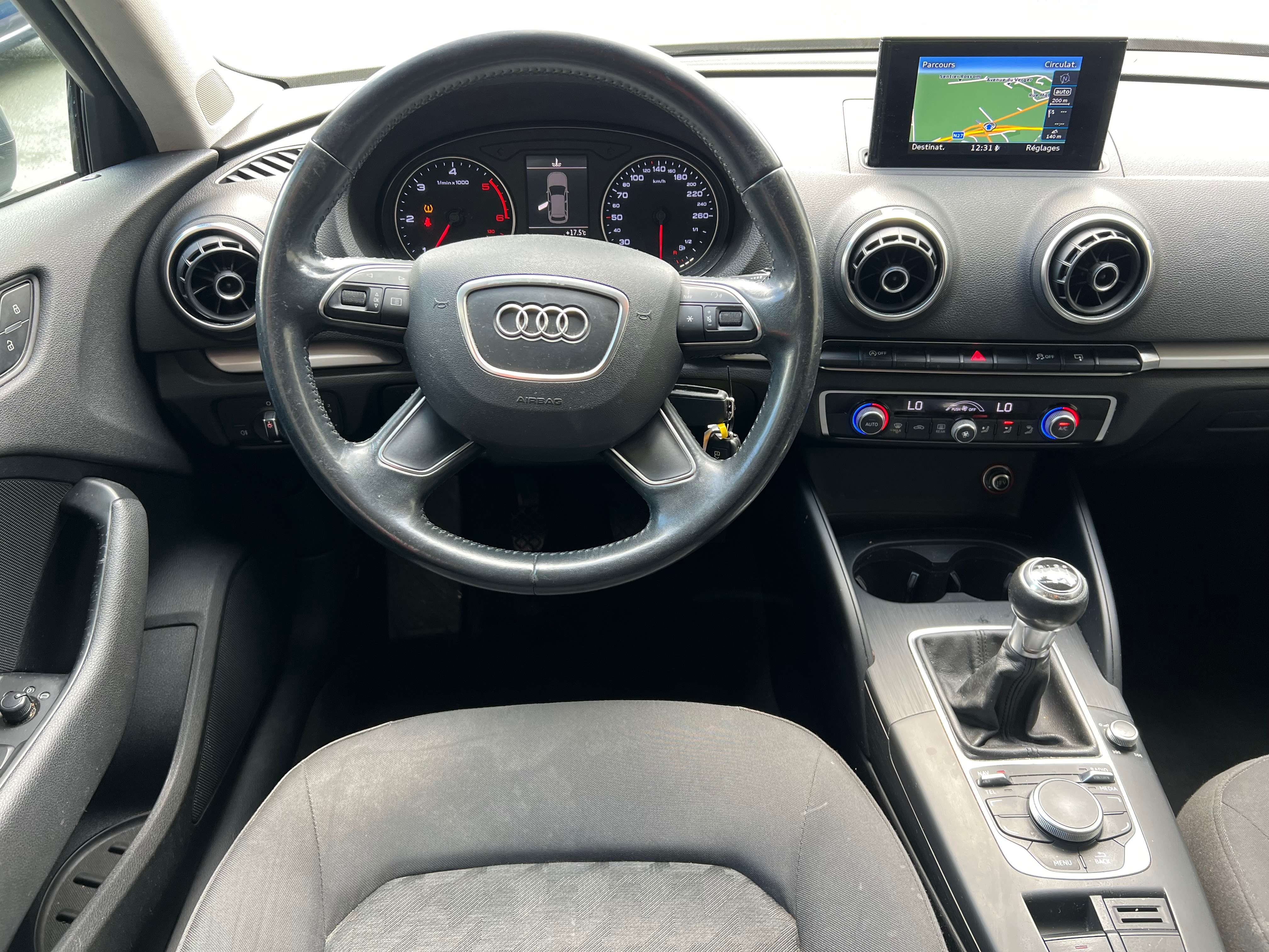 Audi A3 Sportback 1.6 TDi Ambiente + CLIM + NAVI