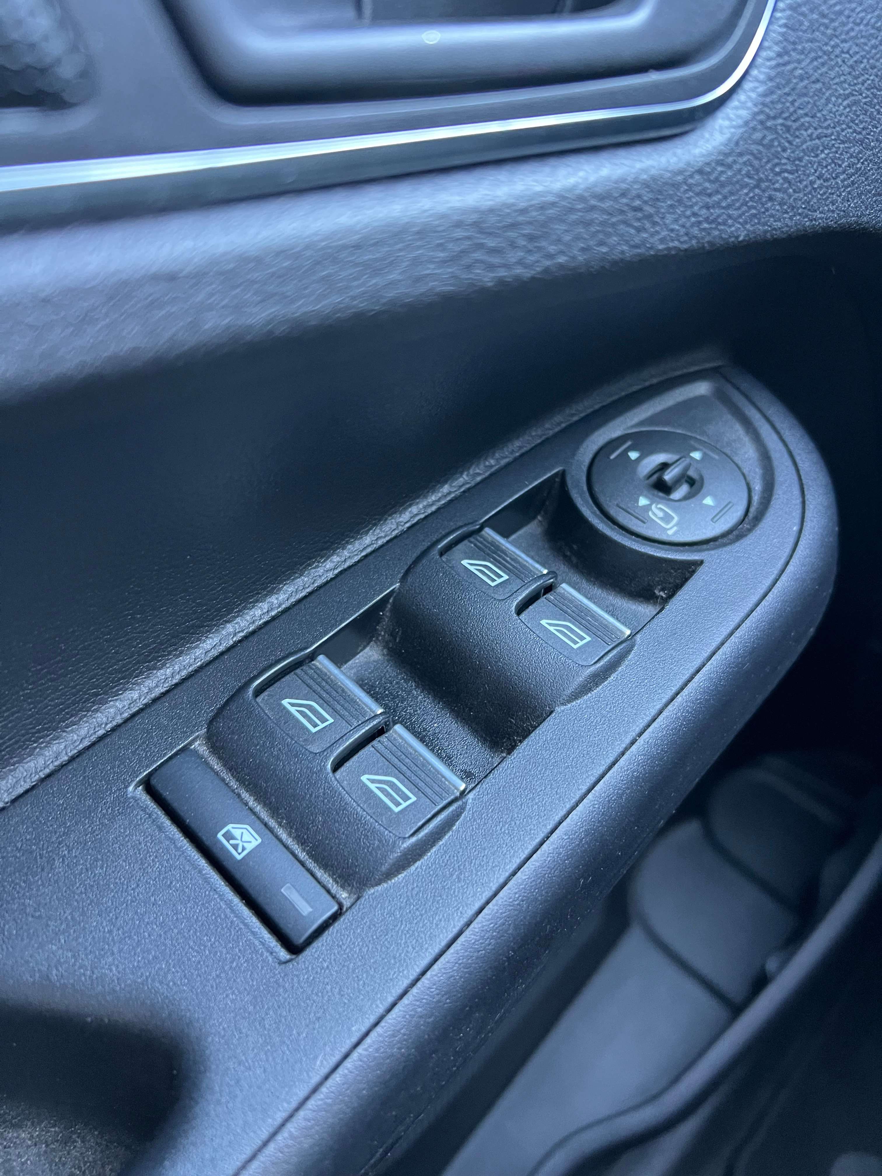 Ford B-Max 1.0 EcoBoost Sync Edition + CLIM + CAR-PASS