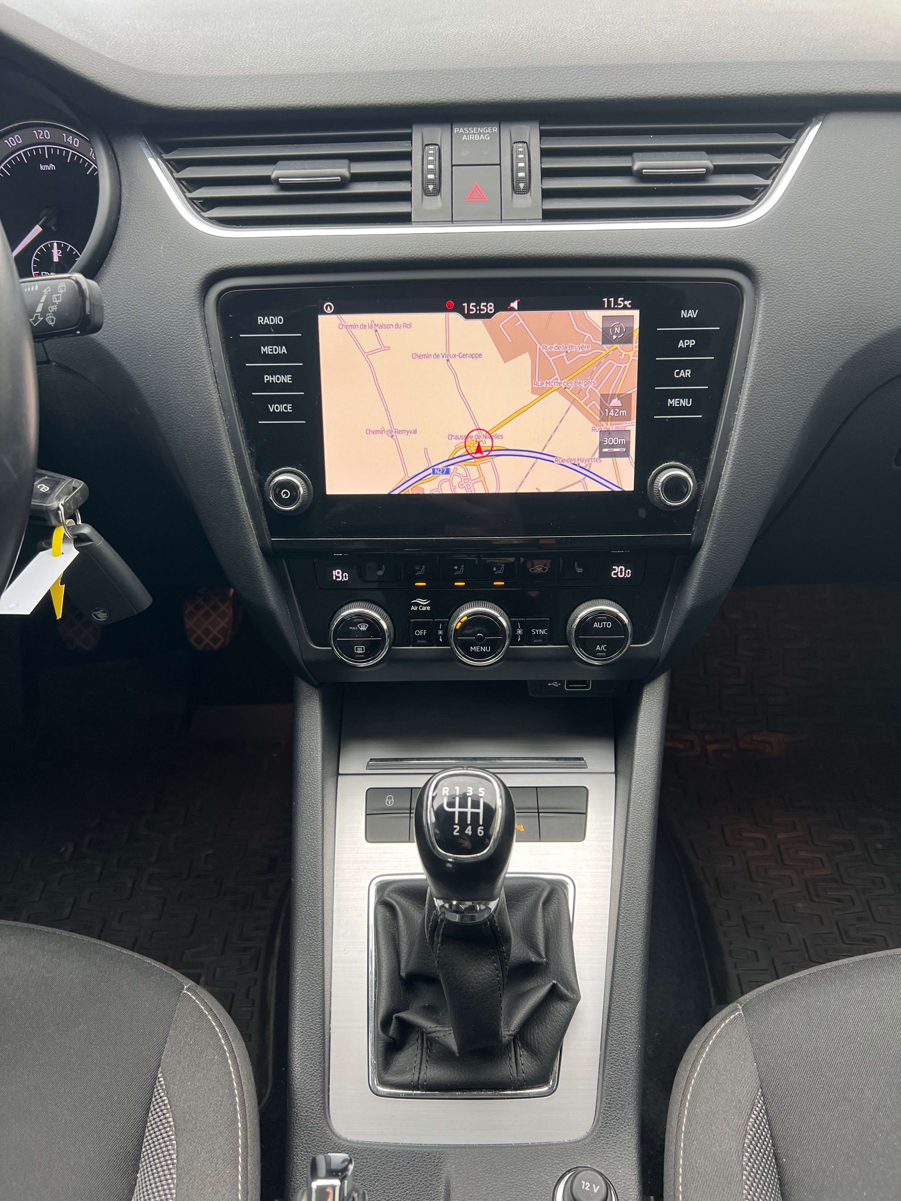 Skoda Octavia SW 1.0 TSI Active + NAVI + CAR-PASS + CLIM