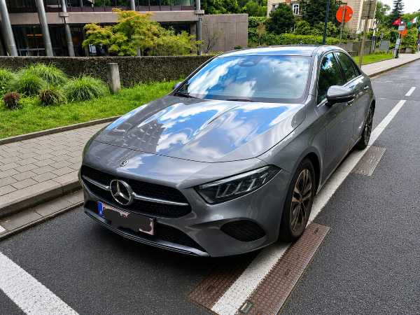 Mercedes-Benz Classe A IV BERLINE 180 D BUSINESS LINE 8G-DCT