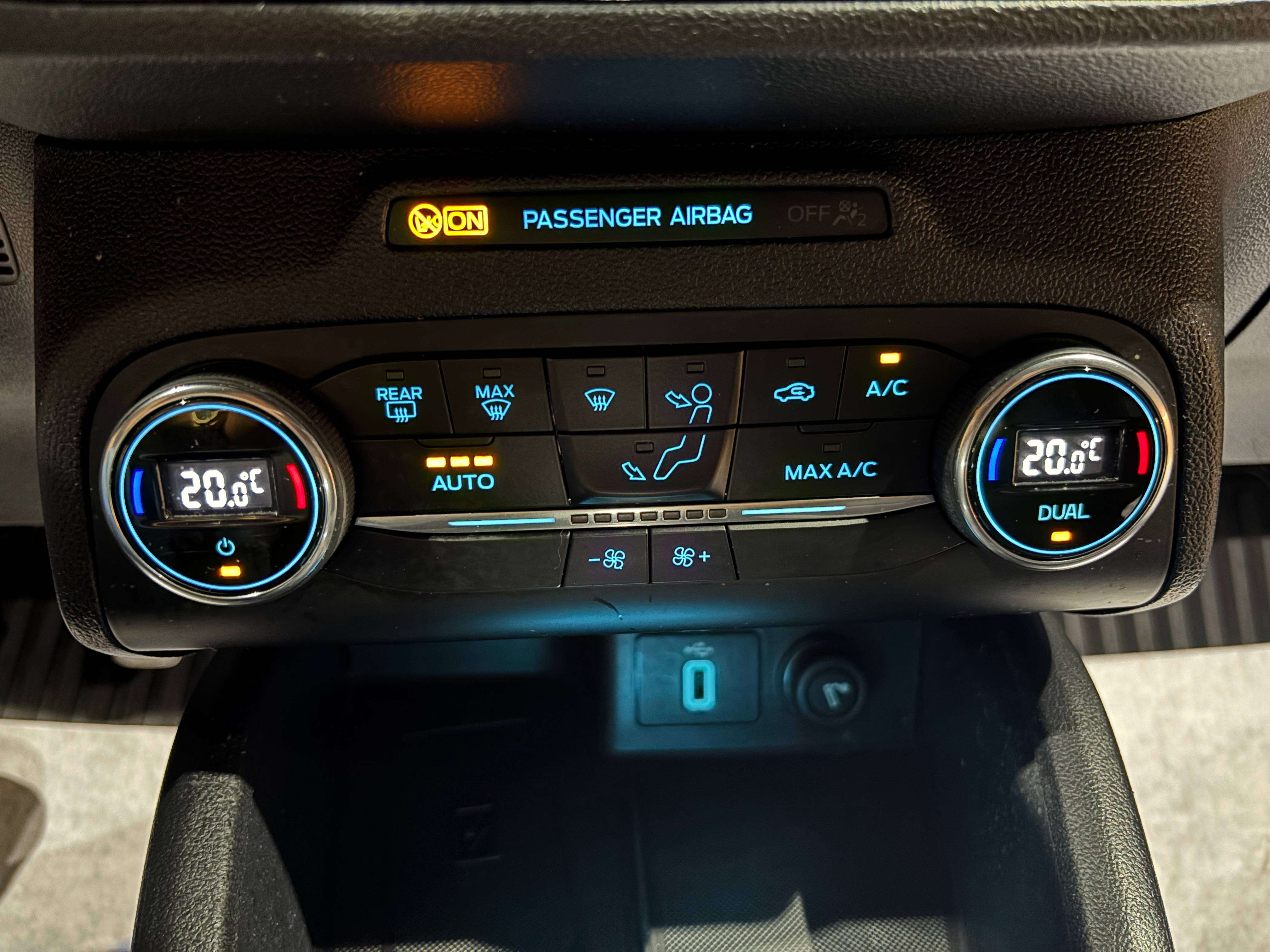 Ford Focus 1.5 EcoBoost ST-Line *CARPLAY*LANE ASSIST*CAMERA*GARANTIE*
