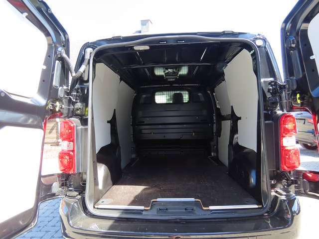 Toyota Proace 2.0 D-4D Medium Comfort (2D) S/S (EU6.3) 16900EUR netto