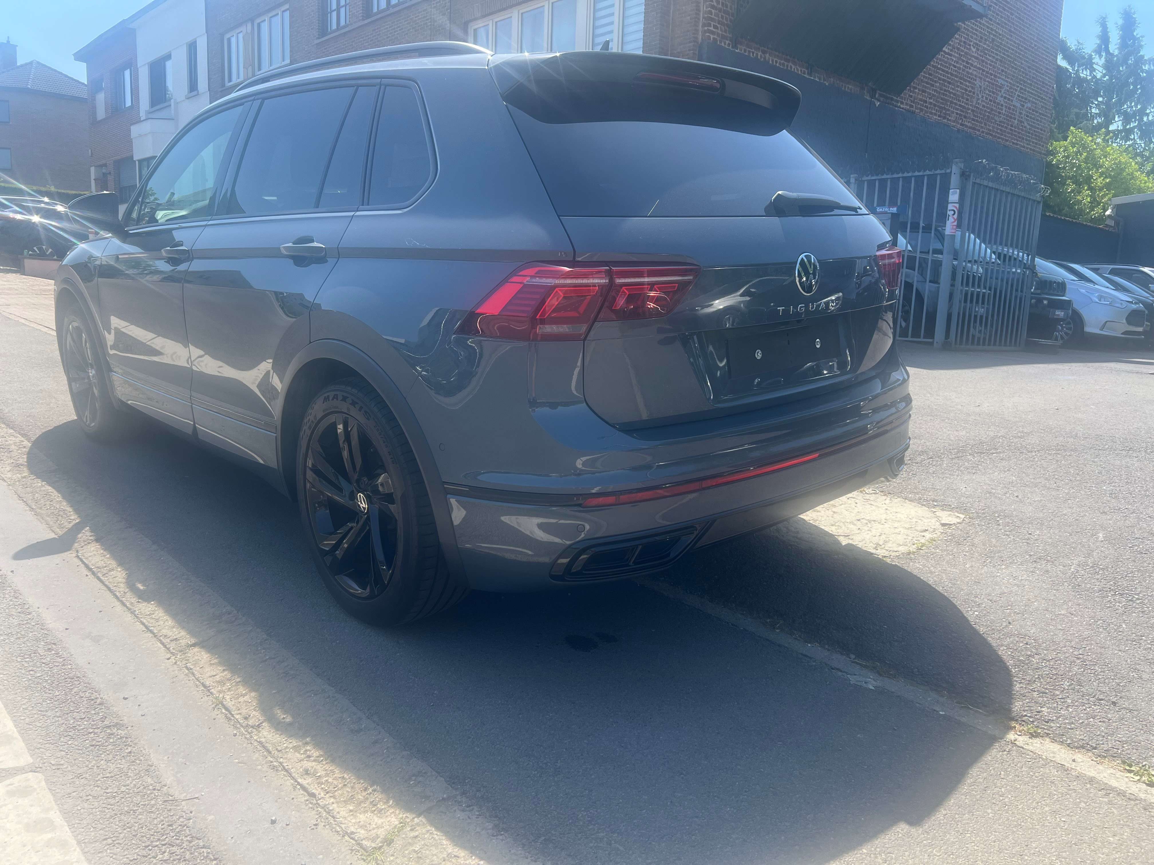 Volkswagen Tiguan 1.5 TSI R-Line OPF DSG pack BLACKSHADOW FULL COMME NEUVE